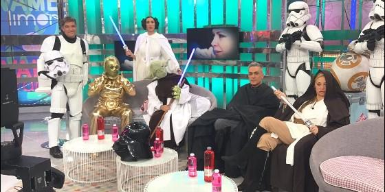 Disney demanda a Telecinco por disfrazar a los miembros de Sálvame de Star Wars Disney demanda a Telecinco por disfrazar a los miembros de Sálvame de Star Wars