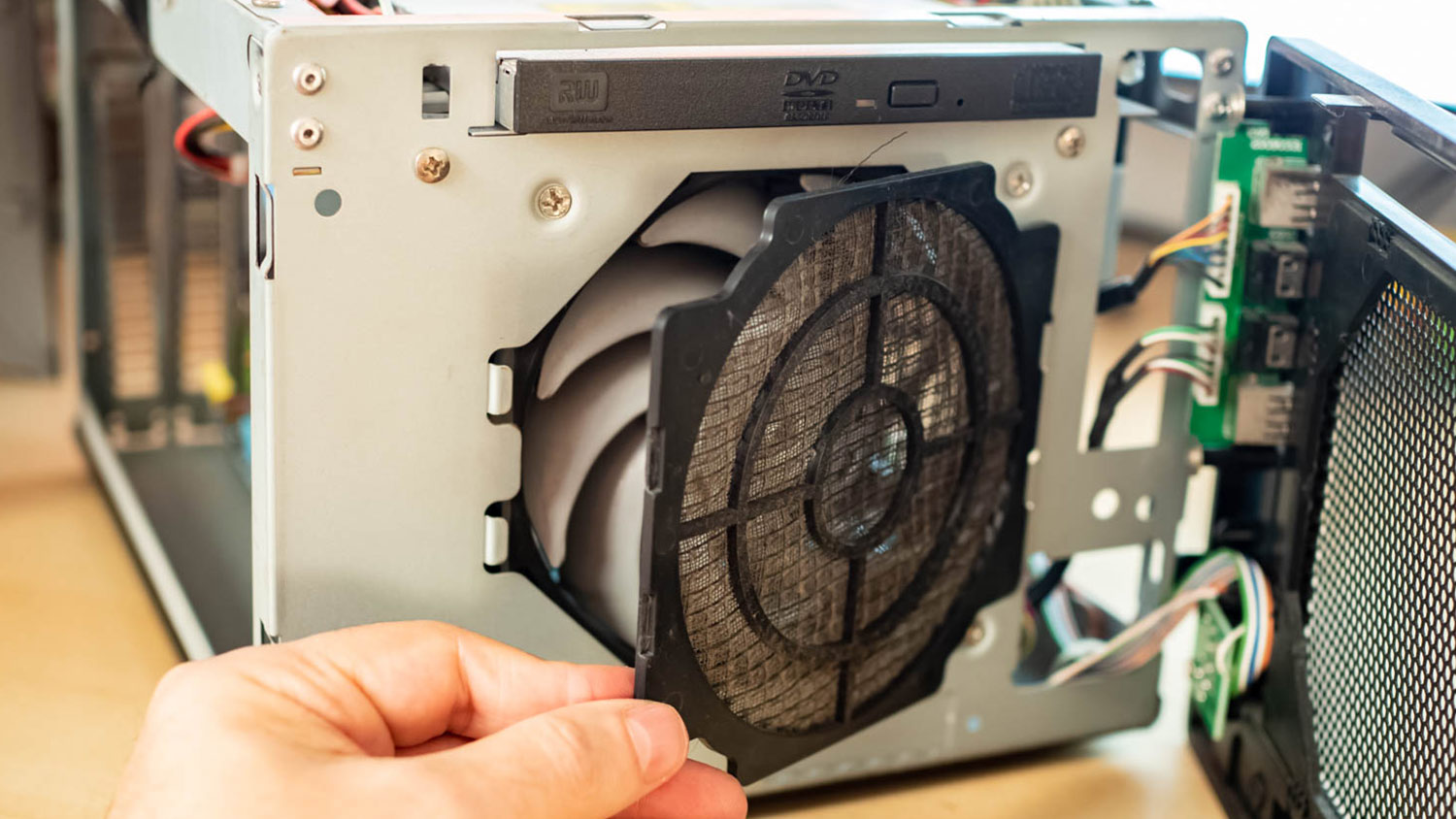 Cómo montar un ventilador en tu PC para mejorar su rendimiento