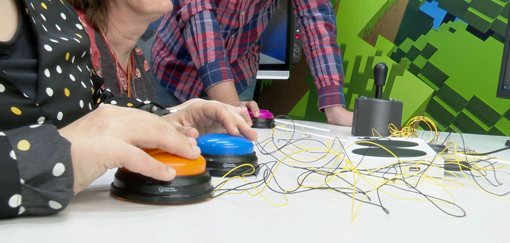 Botones adaptados por alumnos de ESNE para Xbox Adaptative Controller Botones adaptados por alumnos de ESNE para Xbox Adaptative Controller