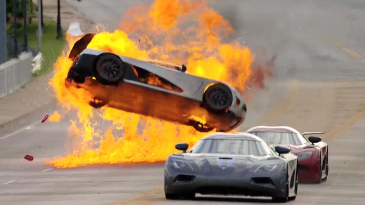 Coches que explotan al dispararles o al volcarse Coches que explotan al dispararles o al volcarse
