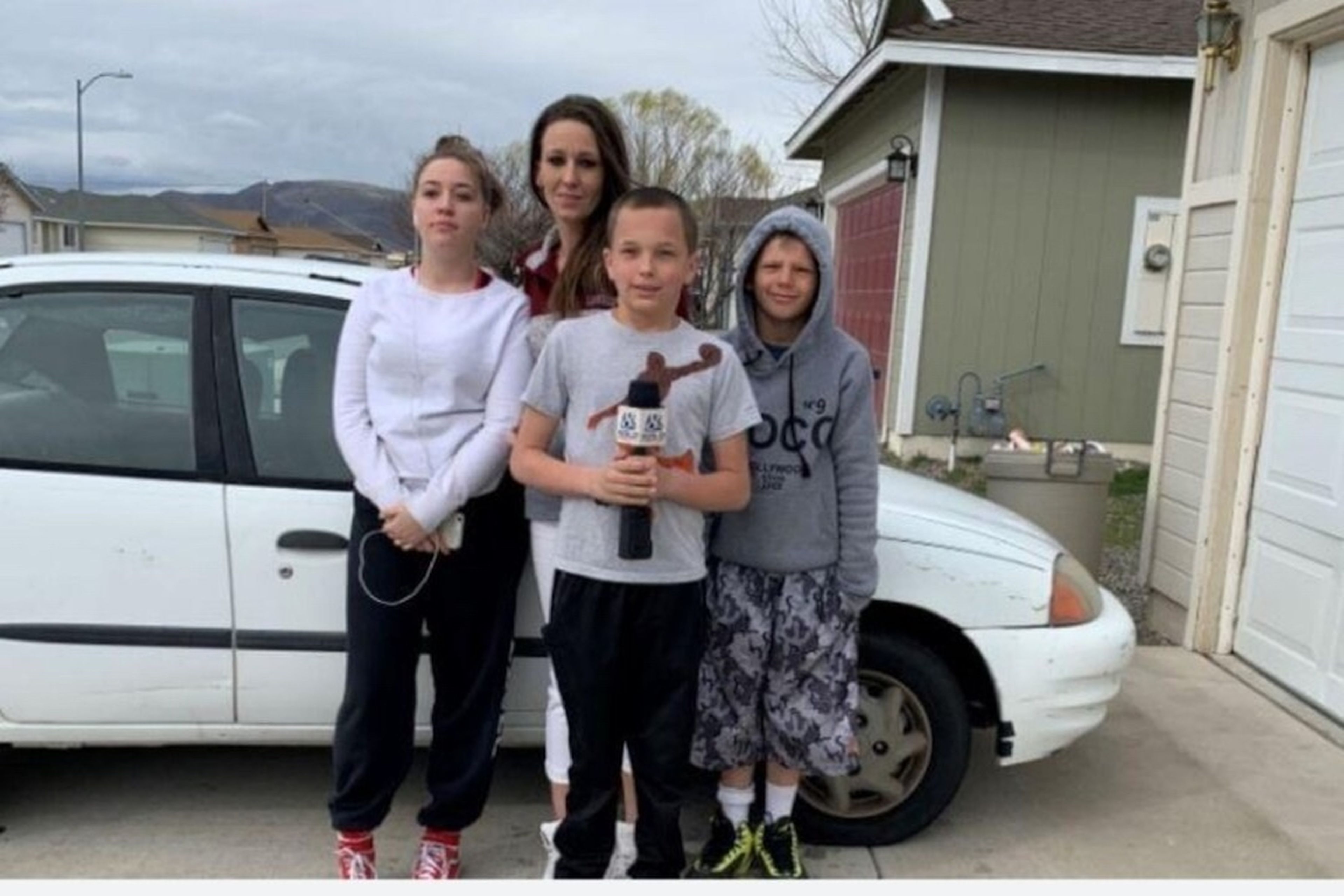 Un niño de 13 años vende su xbox para comprarle un coche a su madre