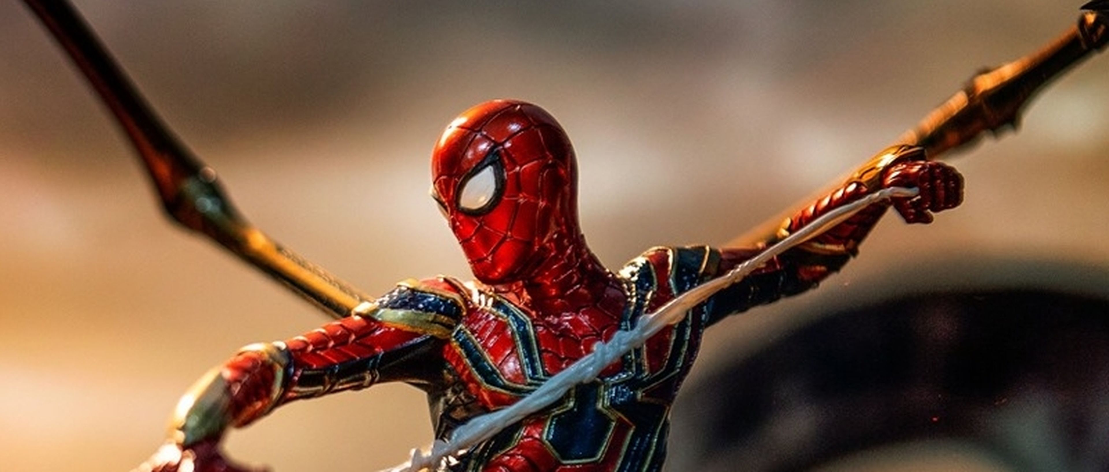 Vengadores Endgame - La espectacular figura de Spider-man con el traje Iron Spider