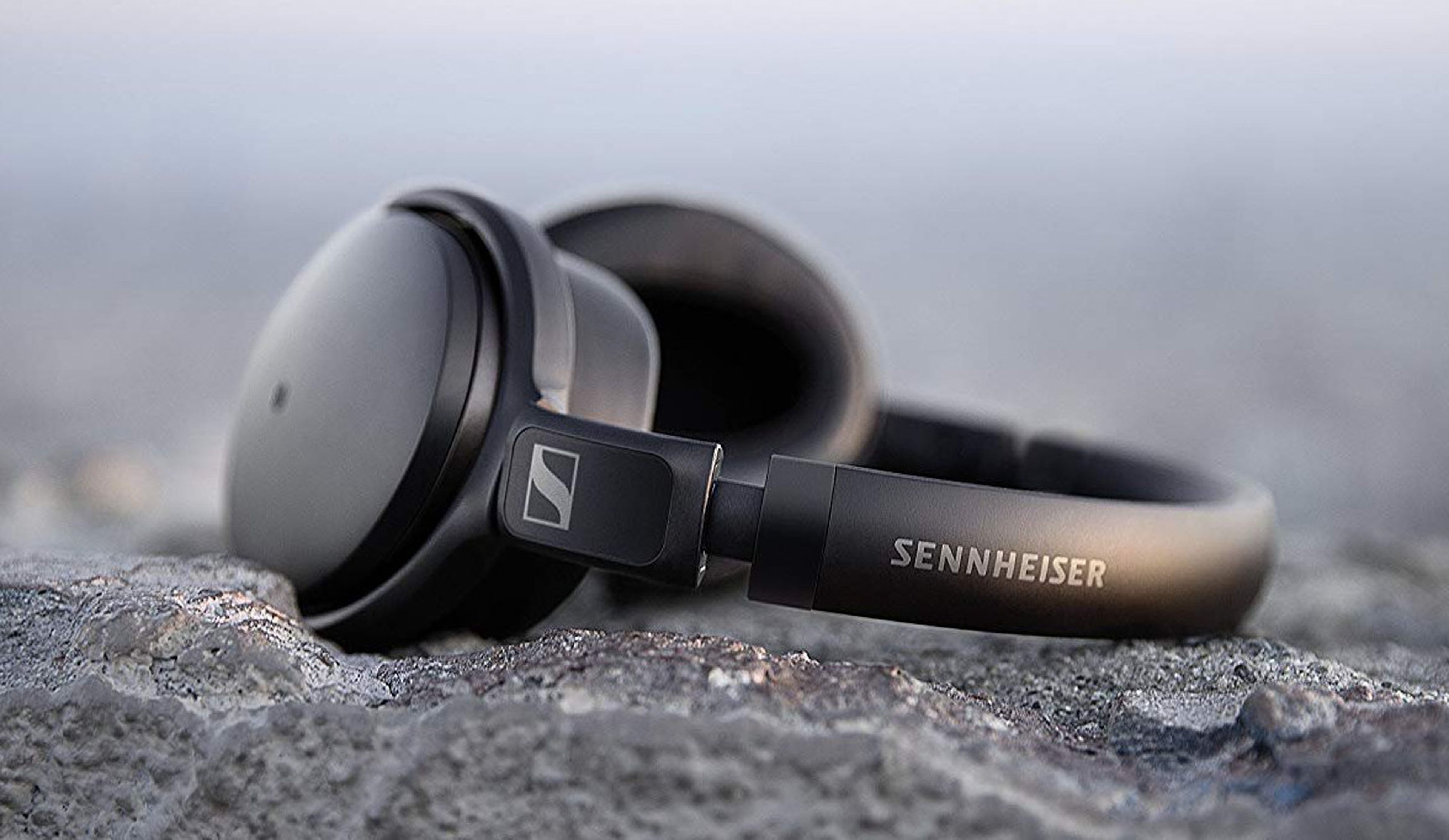 Estos auriculares inalámbricos Sennheiser están a mitad de precio en   y tienen cancelación de ruido