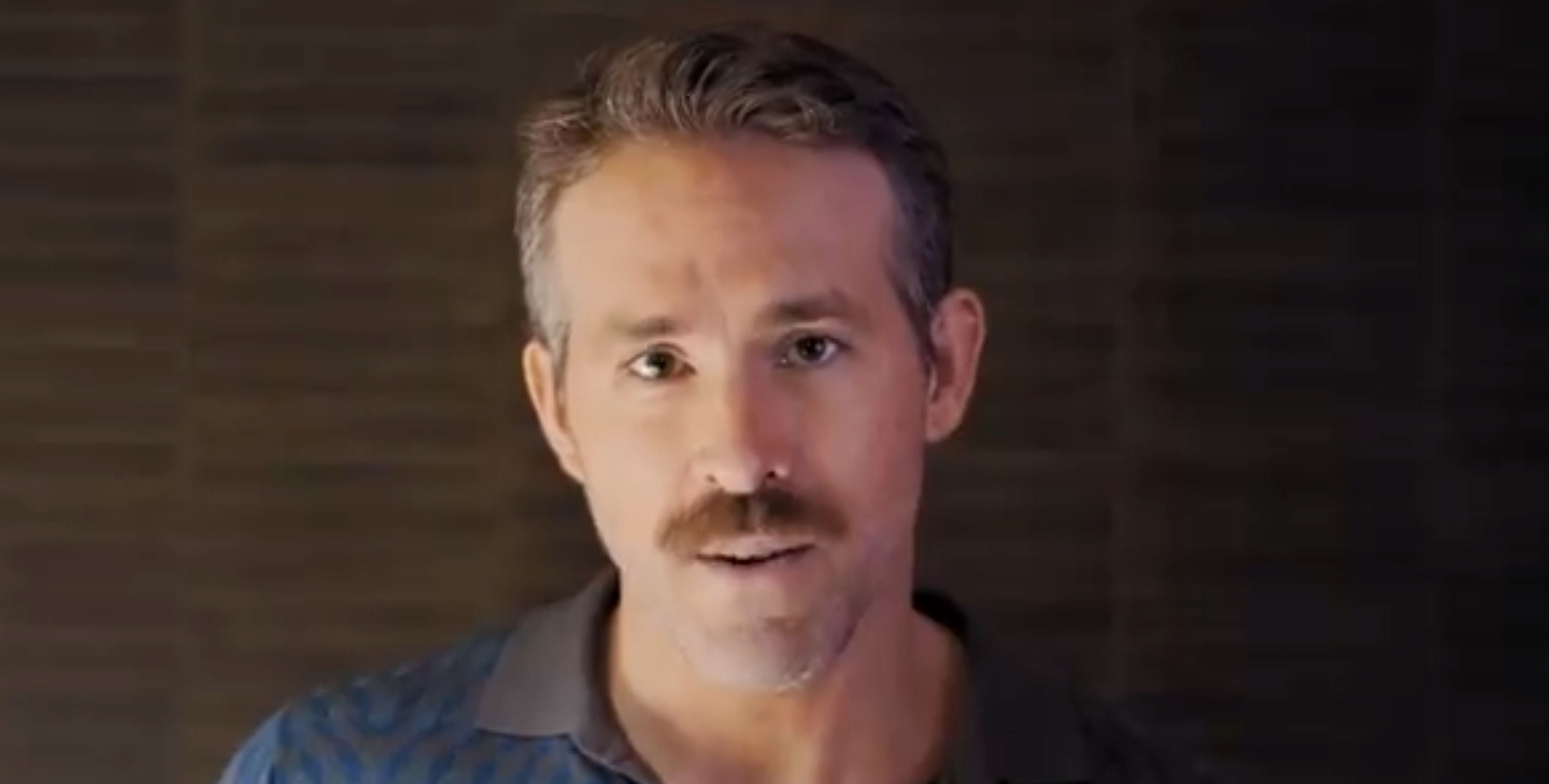 Ryan Reynolds se ríe del famoso "bigote de Superman" en un divertido anuncio