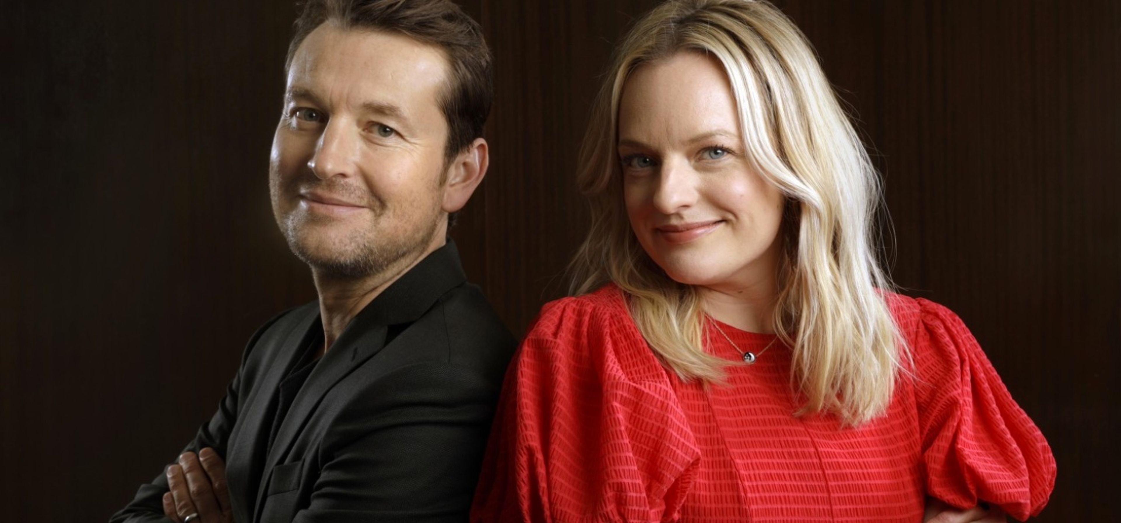 Leigh Whannell y Elisabeth Moss