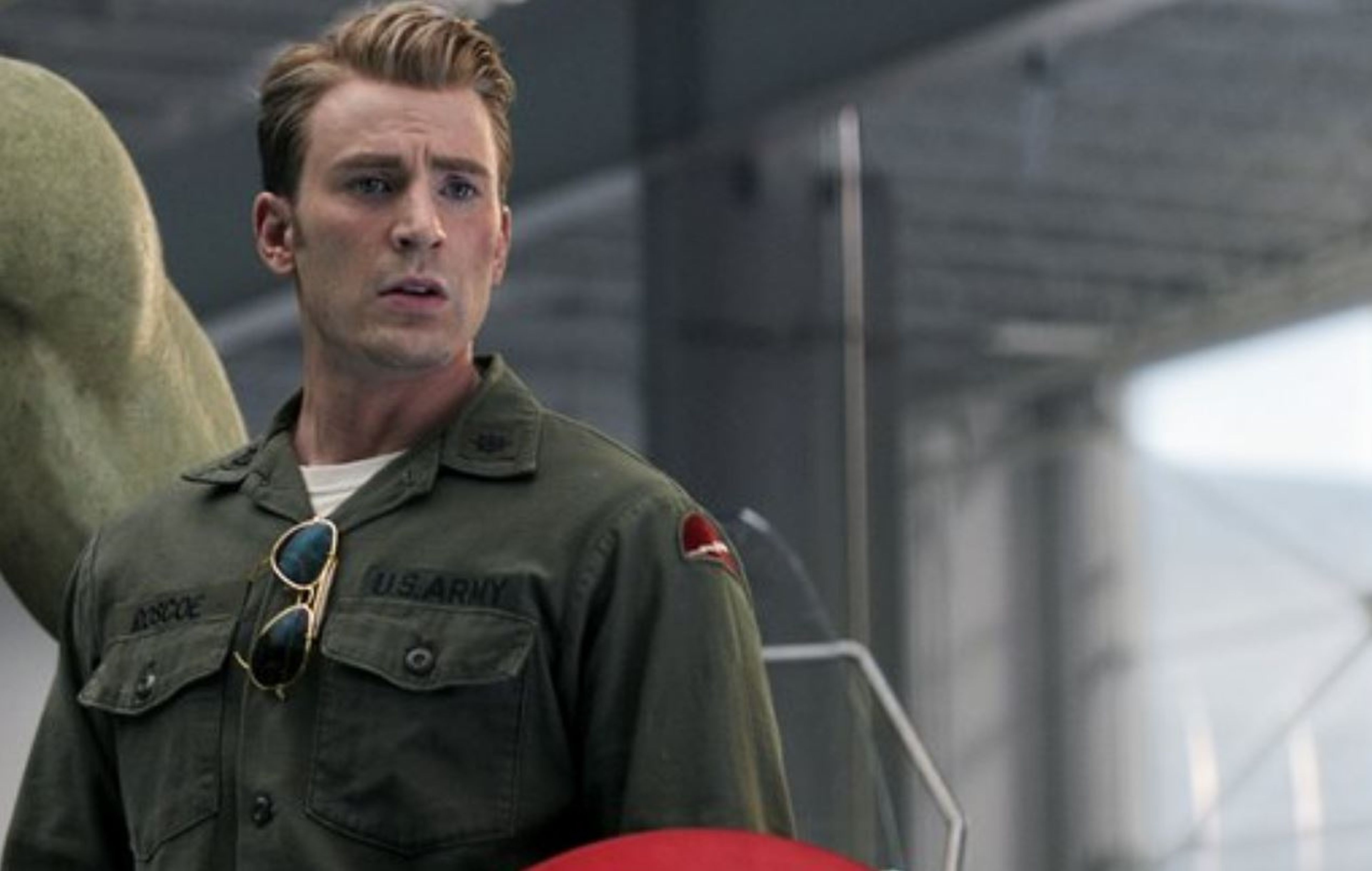 Capitán América vestido de Roscoe Simmons en Vengadores: Endgame