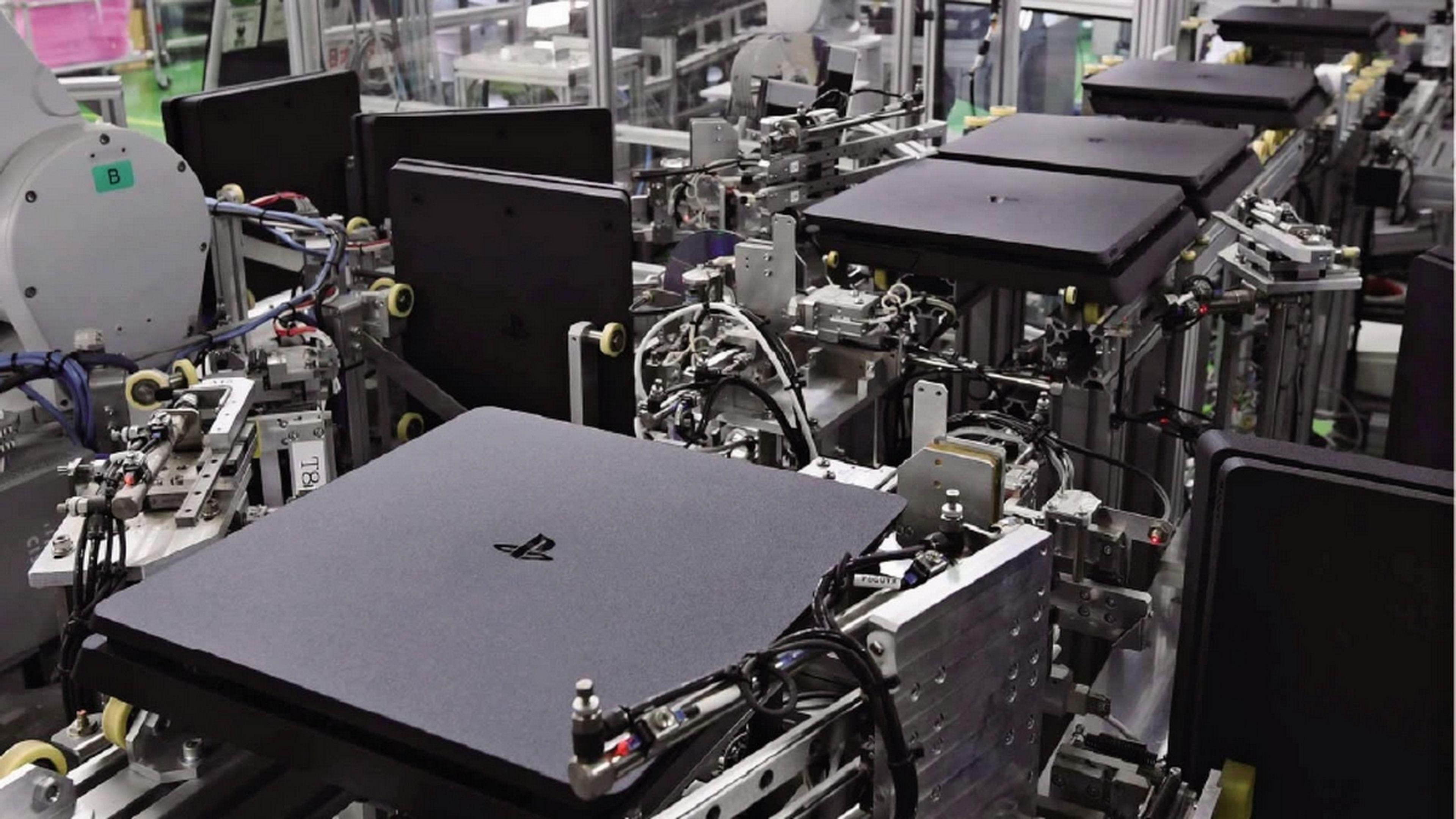 El arma secreta de Sony: una fábrica con robots que montan una PS4 cada 30 segundos