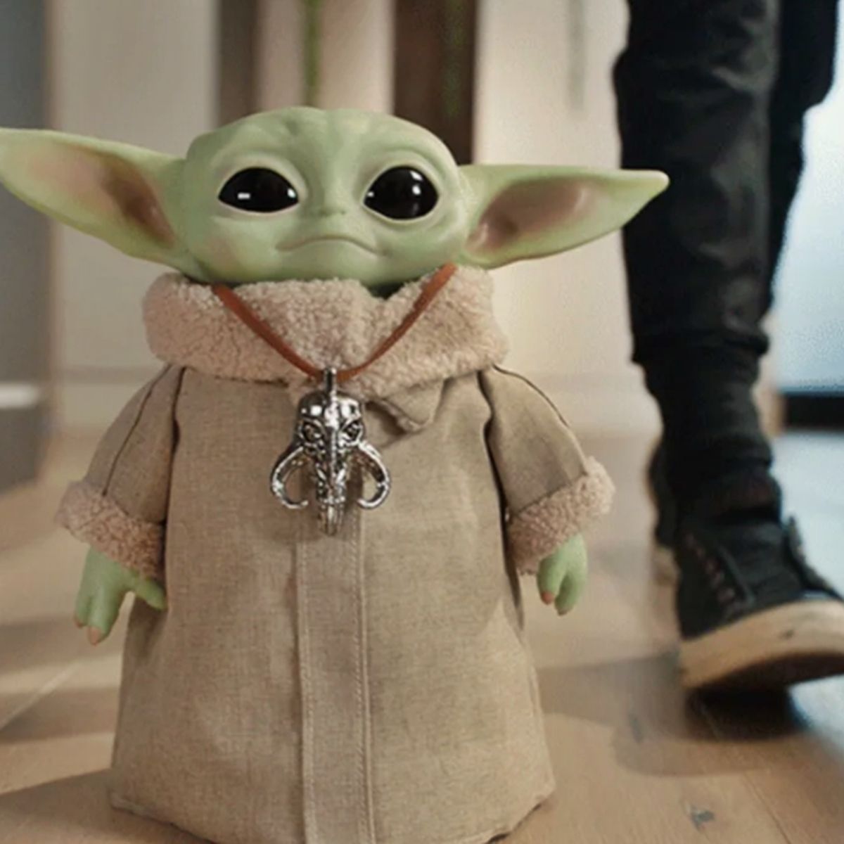 Comprar The Mandalorian Peluche Animatronic Baby Yoda El niño