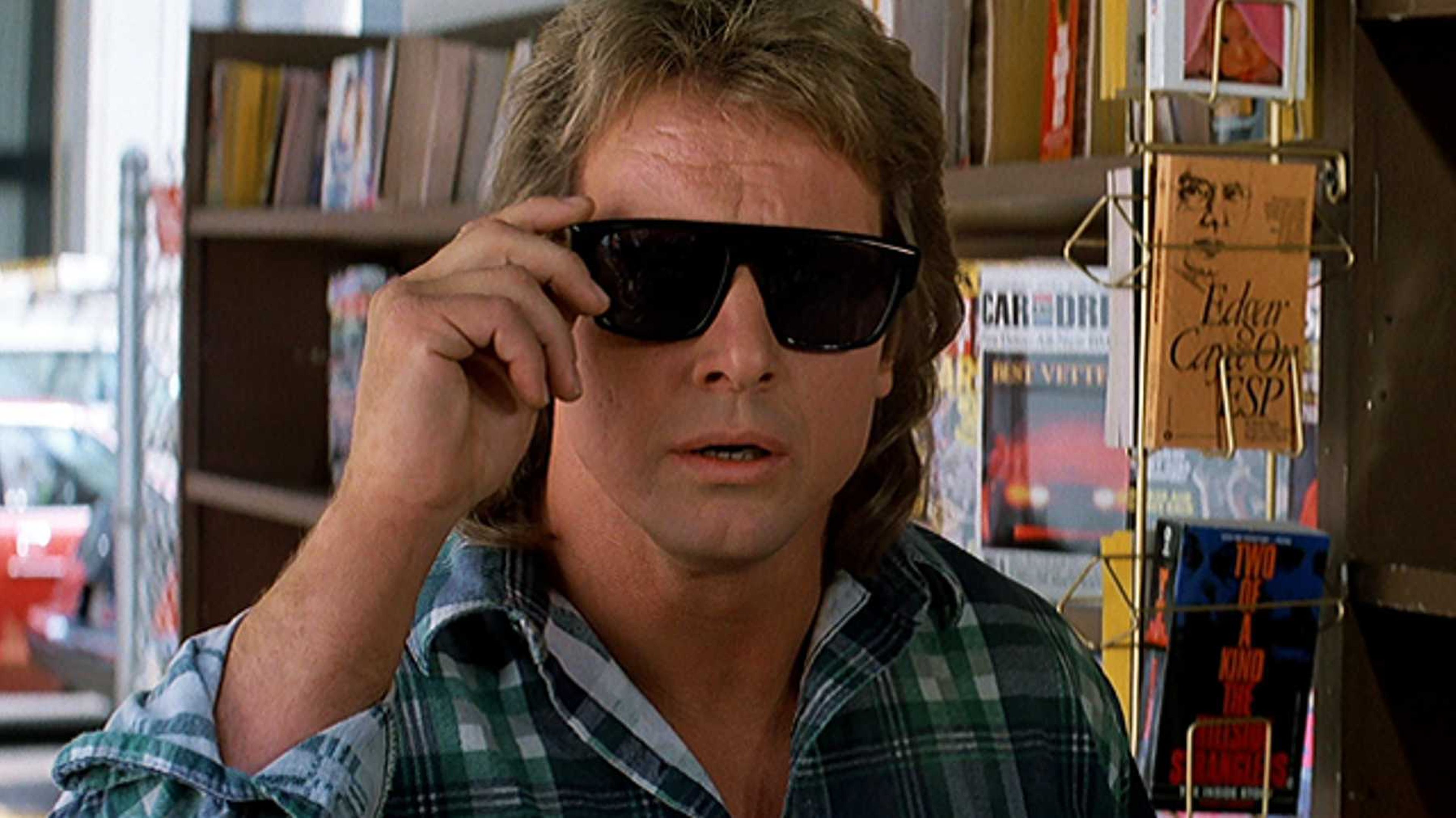 They live in new york. Чужие среди нас (they Live), 1988. Родди Пайпер чужие среди нас.