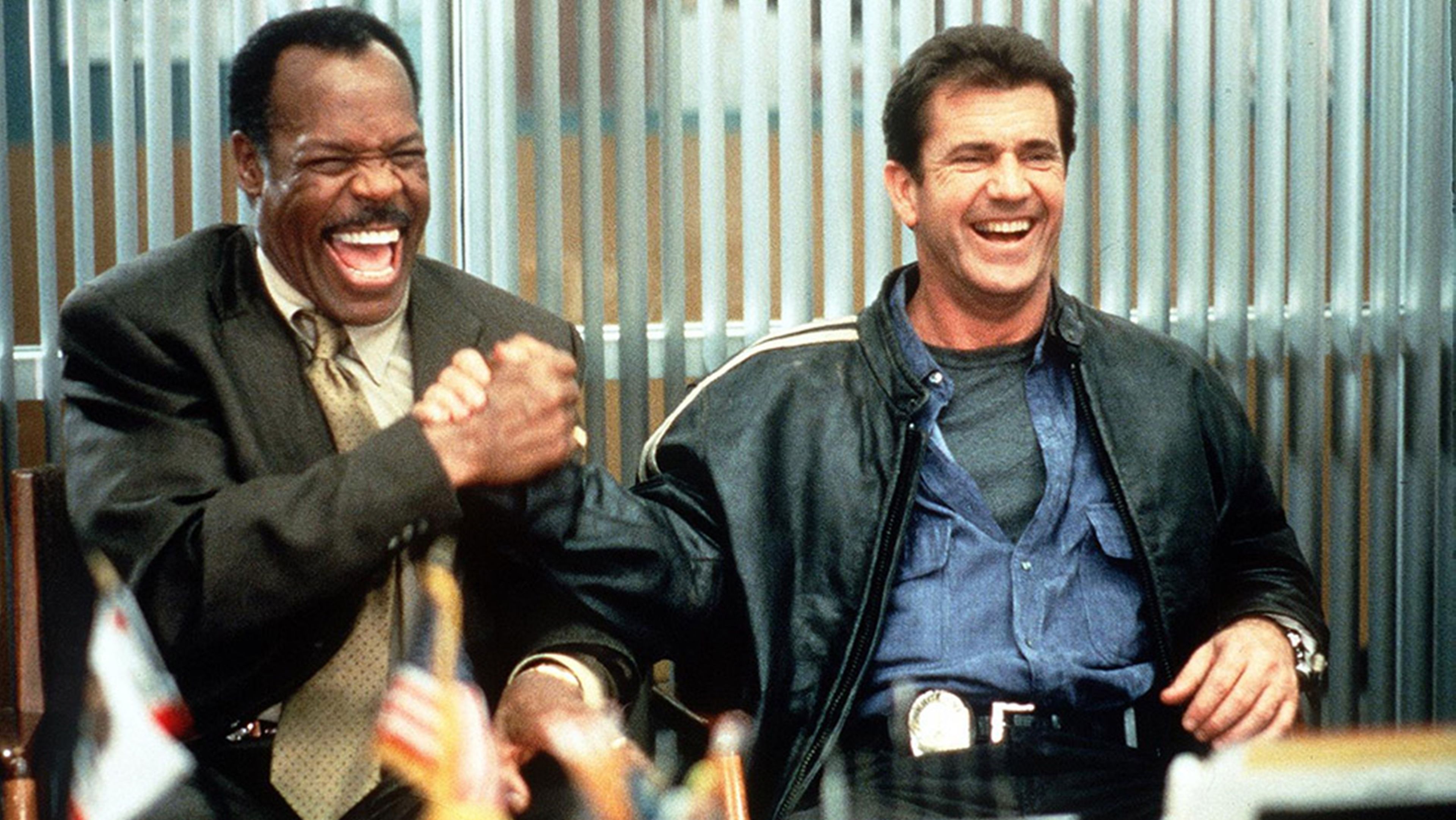 Danny Glover y Mel Gibson en Arma Letal 4 (1998)