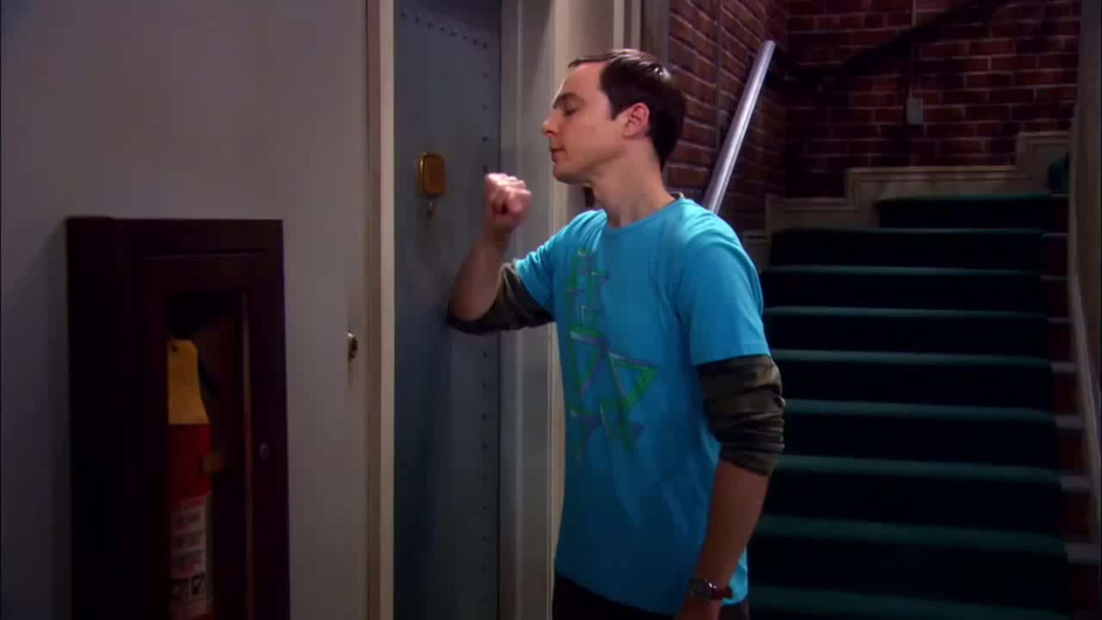 Sheldon llamando a la puerta