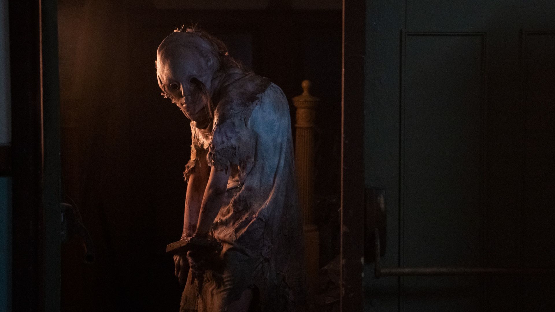 Resident Evil Bienvenidos a Raccoon City muestra a Lisa Trevor y los perros zombis primer