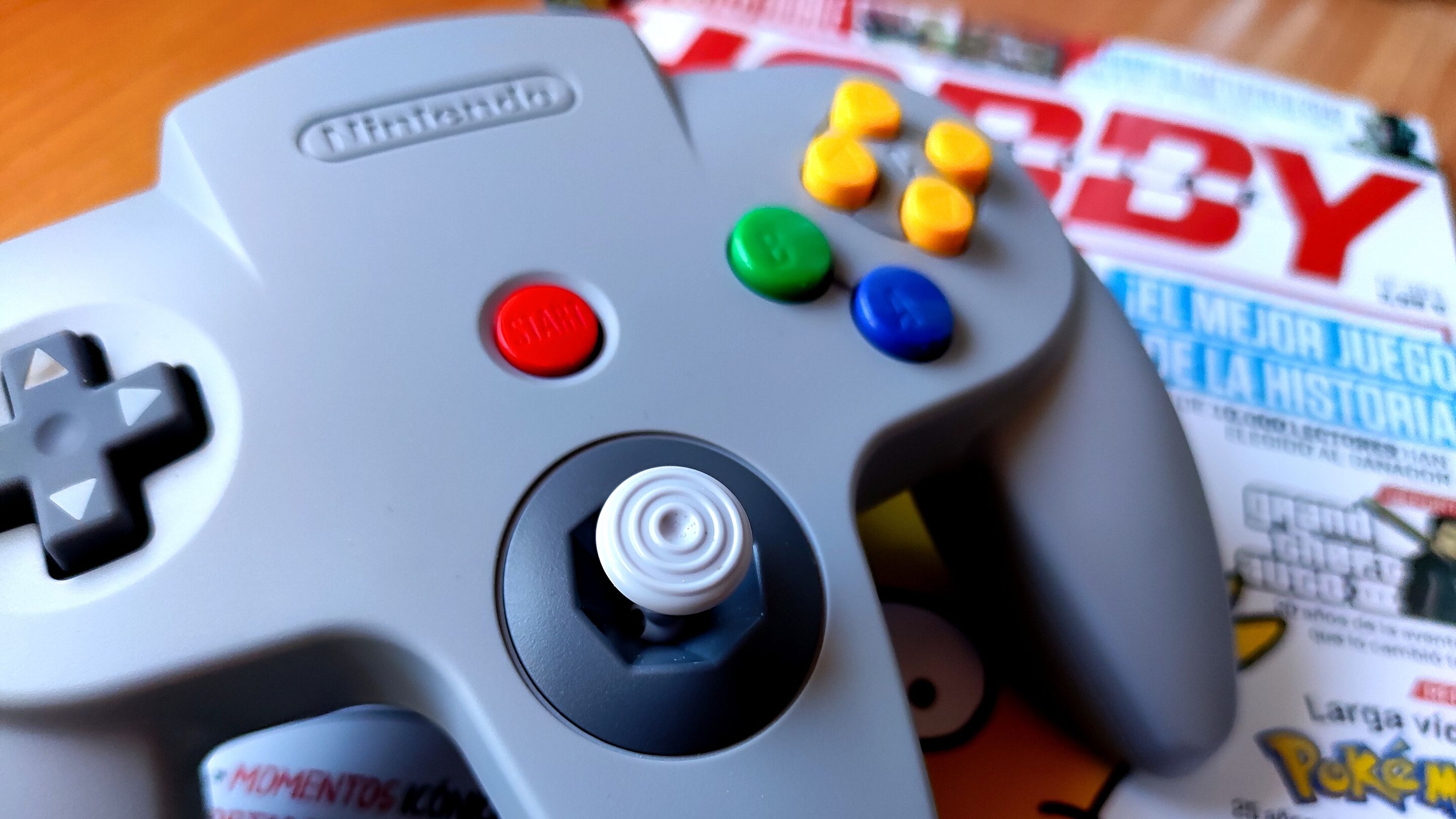 Así es el nuevo mando de Nintendo 64 para Nintendo Switch - ¡Pura nostalgia y funciona de lujo!