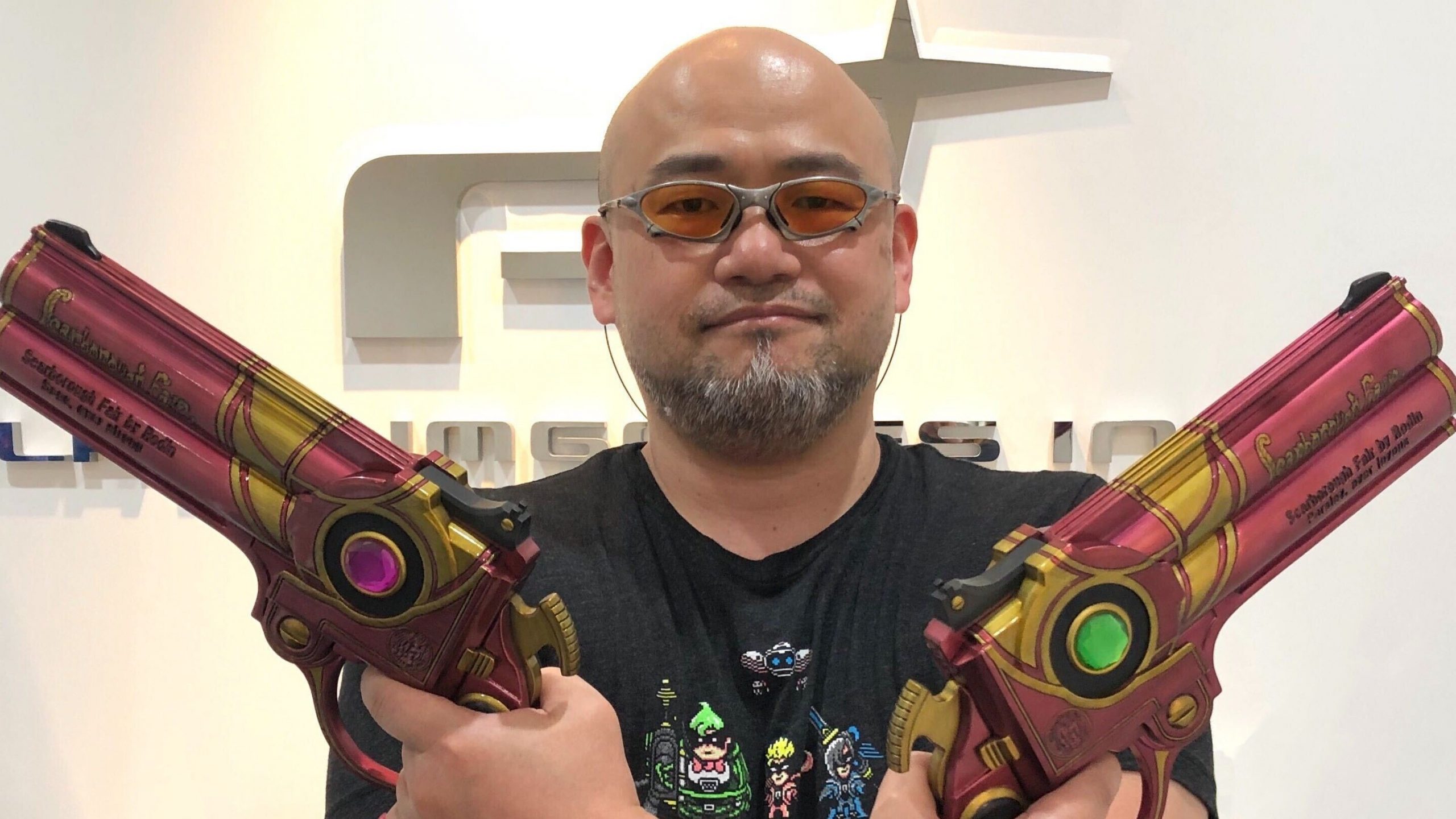 Las alucinantes replicas de las pistolas de Bayonetta son analizadas por el mismísimo Hideki Kamiya | Hobby Consolas