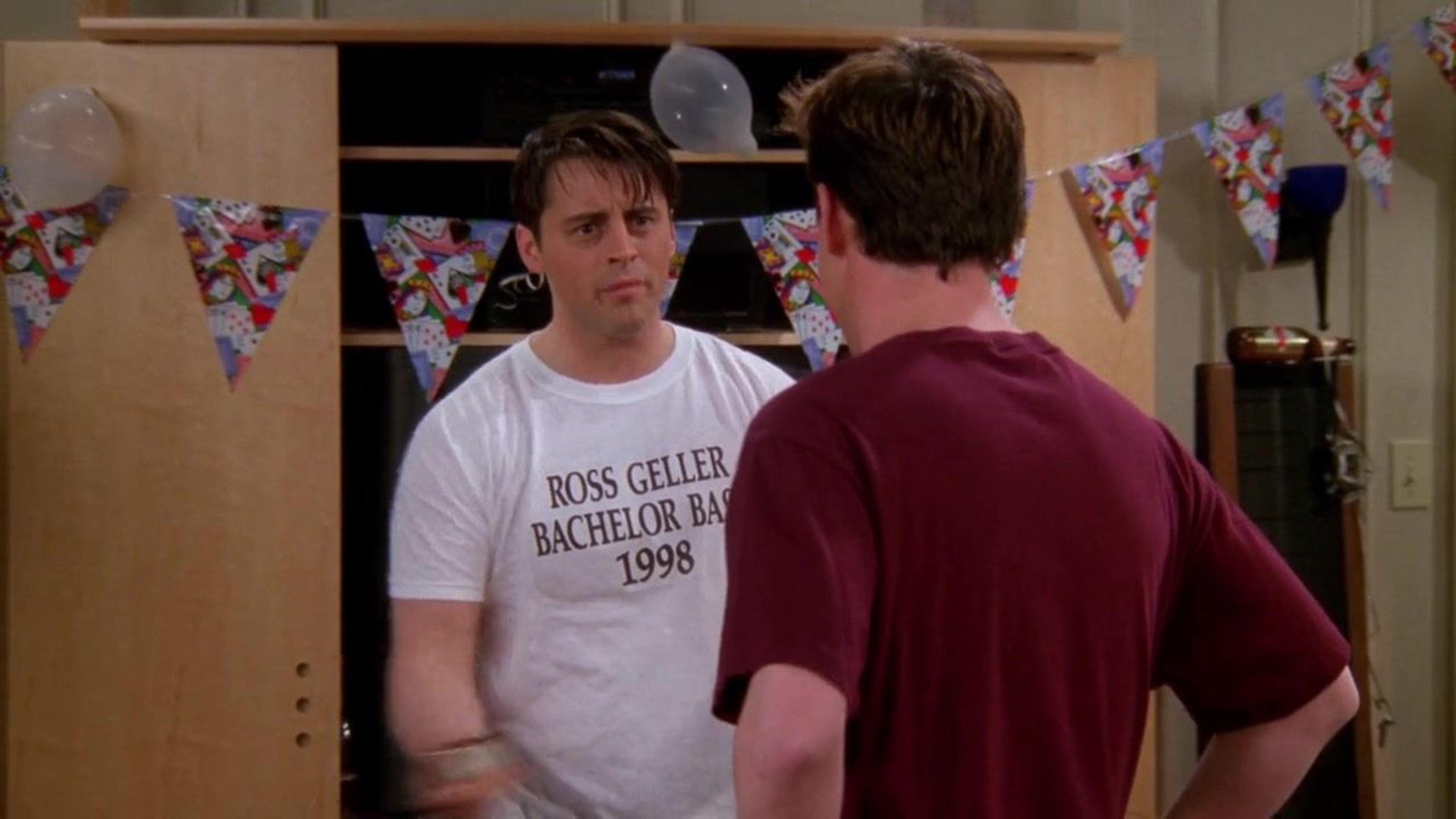 Friends - Los globos del piso de Joey y Chandler en realidad son condones