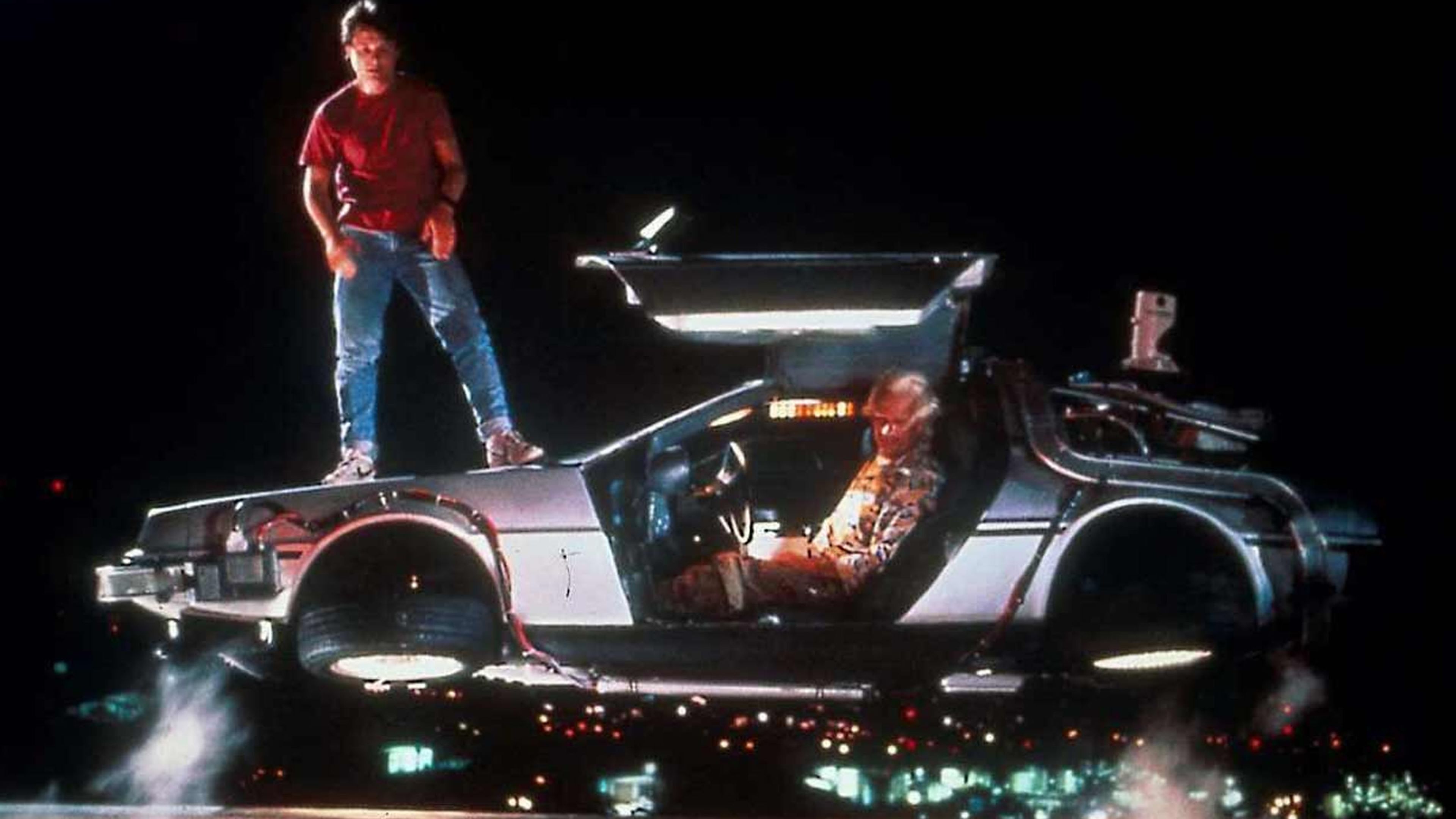 La alucinante réplica del DeLorean de Regreso al futuro II de Hot Toys no  necesita carreteras para llegar a tu estantería