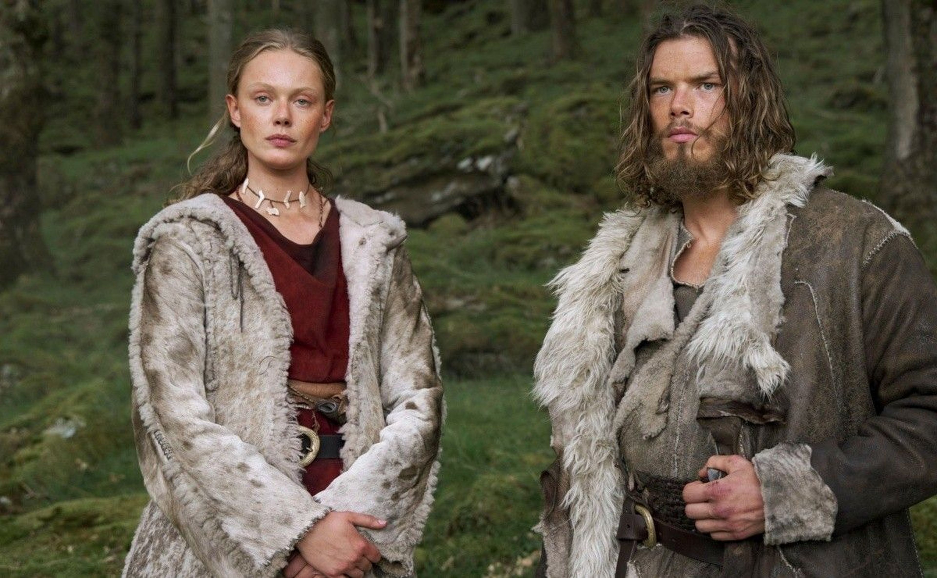 Frida Gustavsson y Sam Corlett como Leif y Freydis Eiriksdóttir en Vikings: Valhalla
