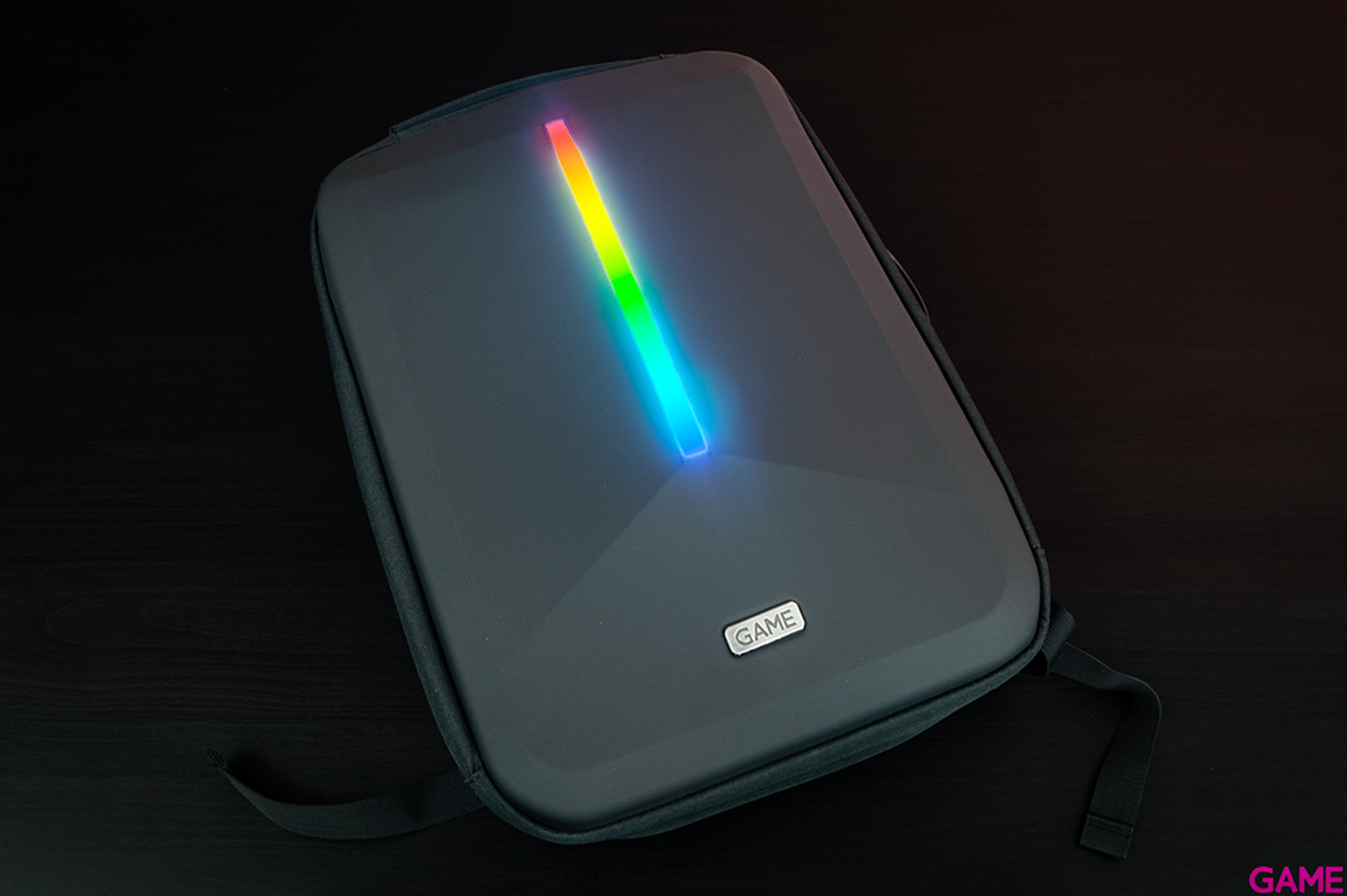 GAME presenta una mochila gaming con luz RGB