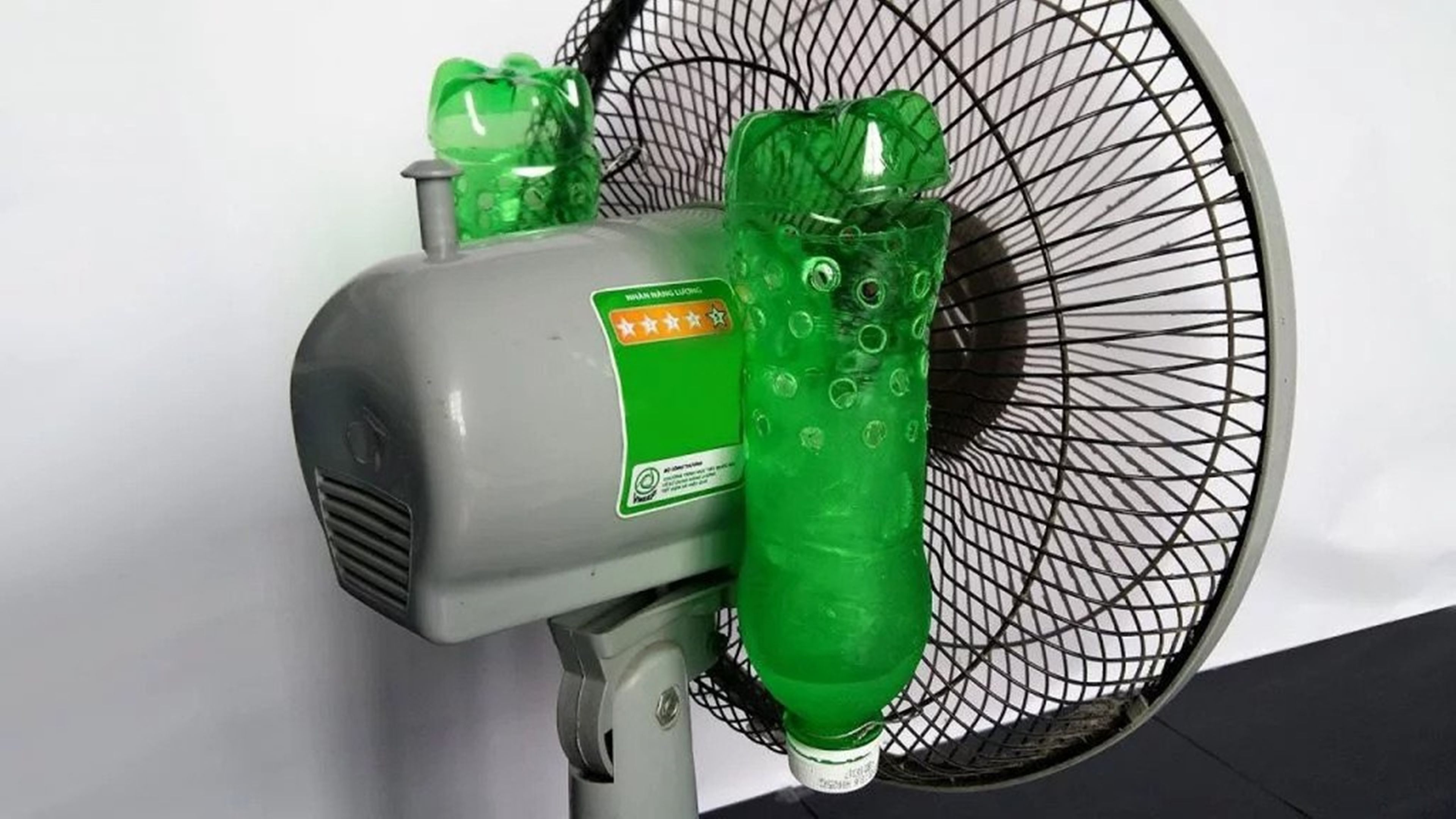 Cómo convertir un ventilador en un aparato de aire acondicionado