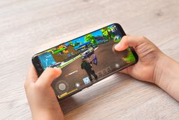Móvil Android con un juego