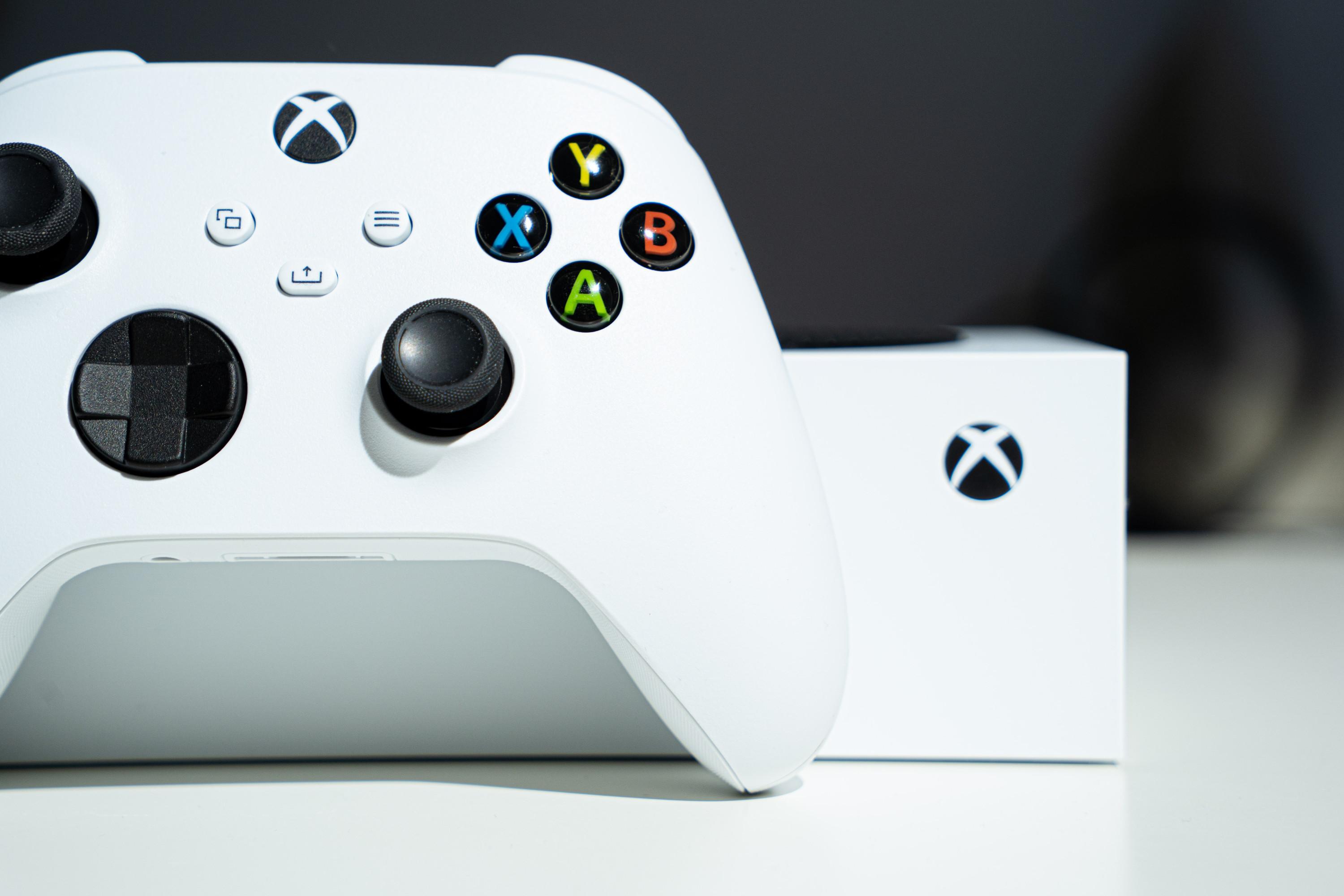 Nuevo mando de Xbox con controles hápticos y panel táctil, según un rumor