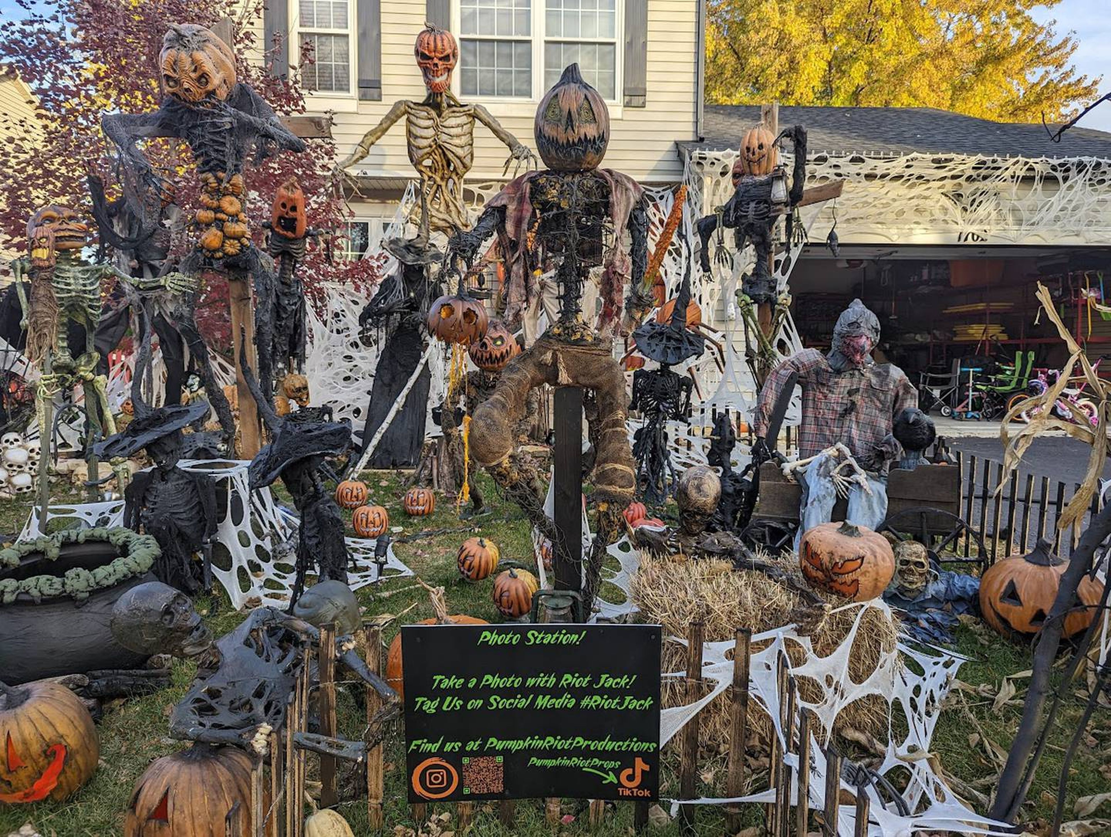 Las decoraciones de Halloween realizadas por Brian Hunter