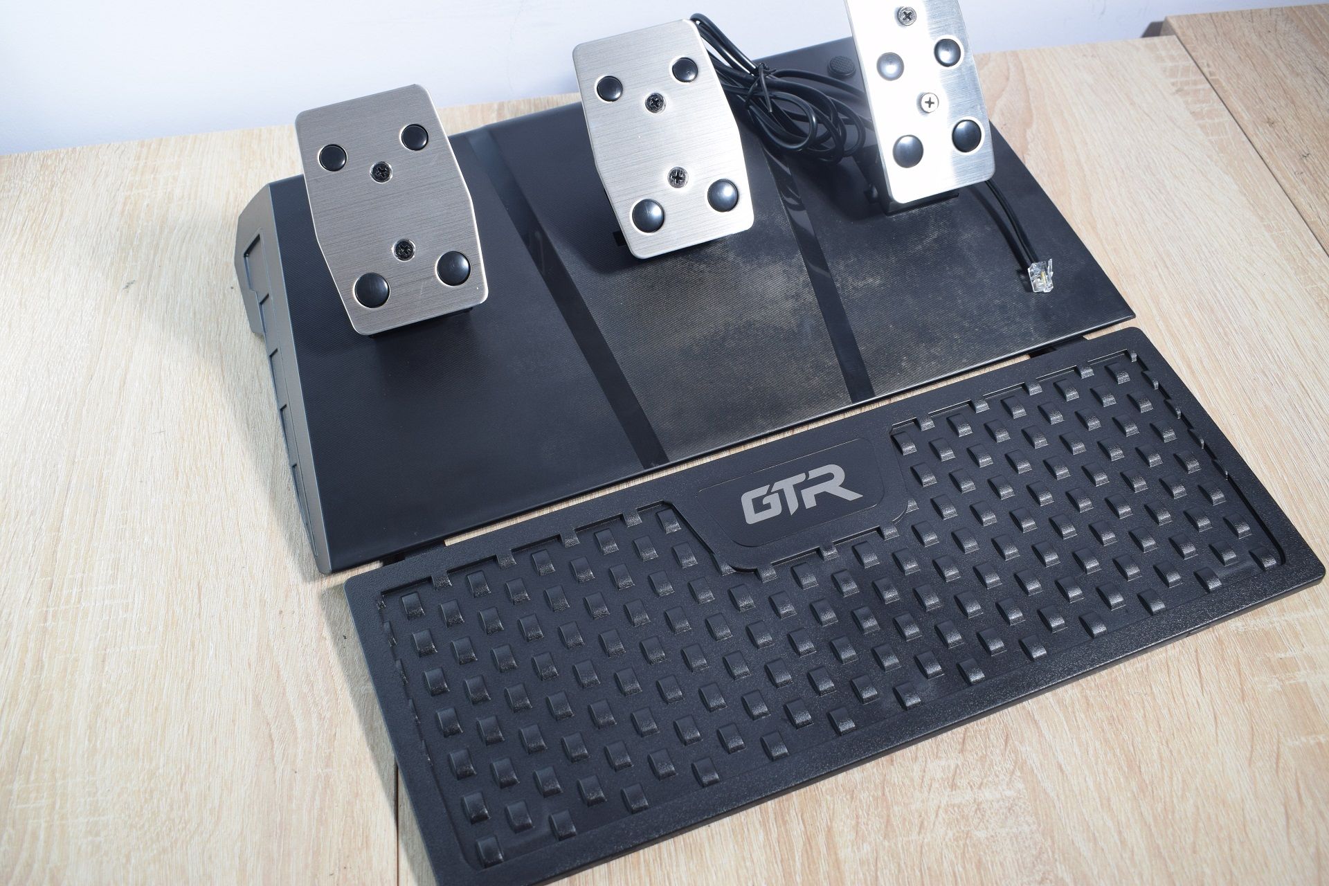 Análisis del Indeca Powerdrive GTR Elite, un volante todo en uno con