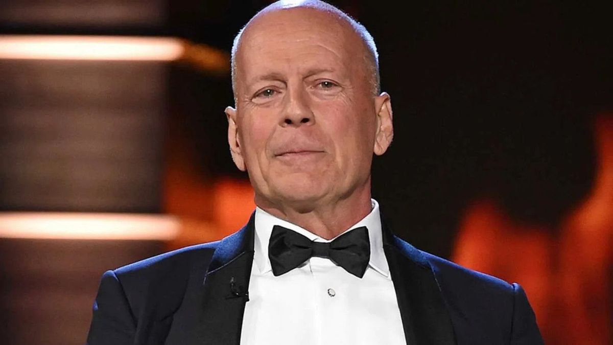 Bruce Willis vuelve a aparecer para dar las gracias a los servicios de emergencia en los incendios de Los Ángeles