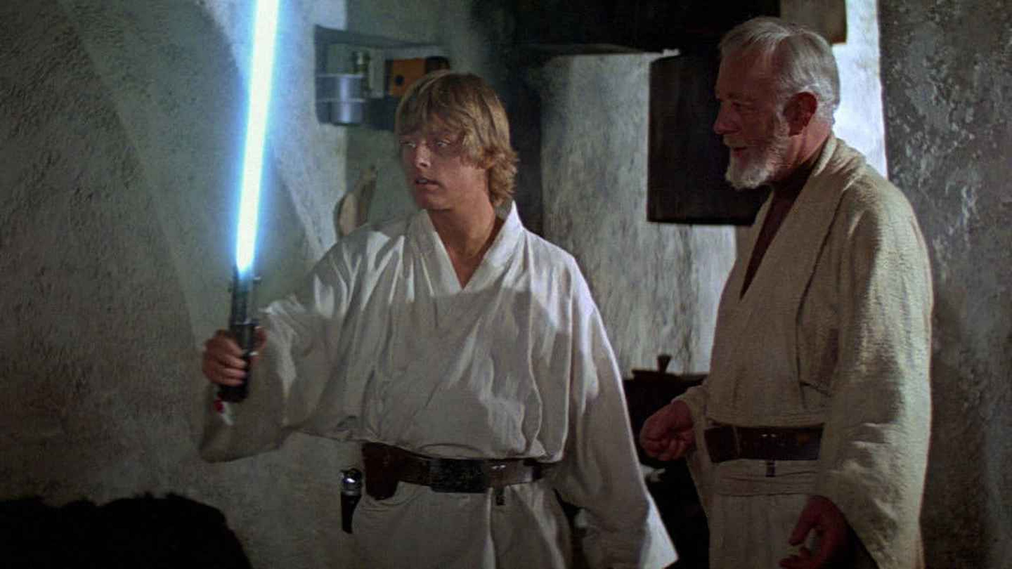 Luke Skaywalker y Obi-Wan con el sable láser 