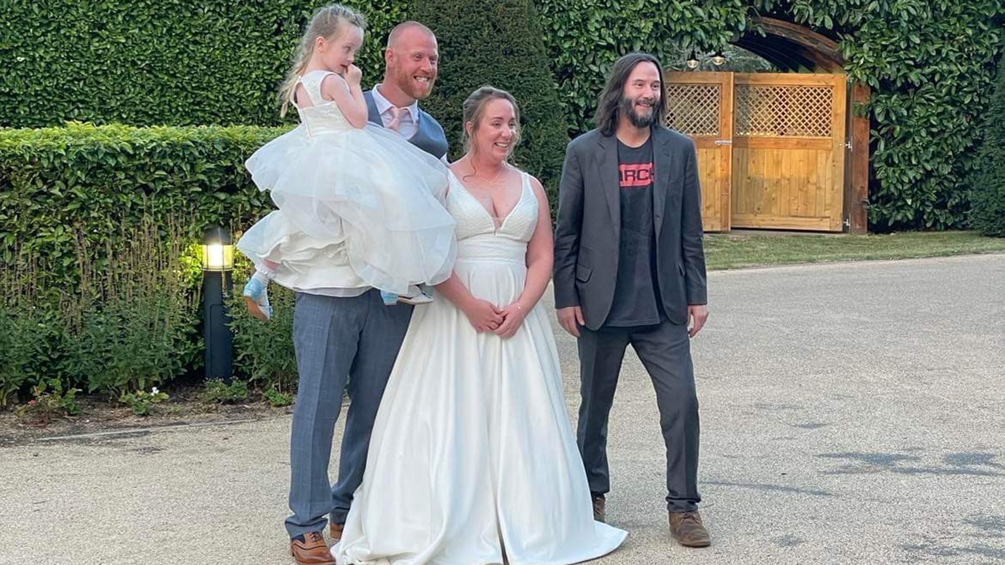 Keanu Reeves en la boda de unos fans