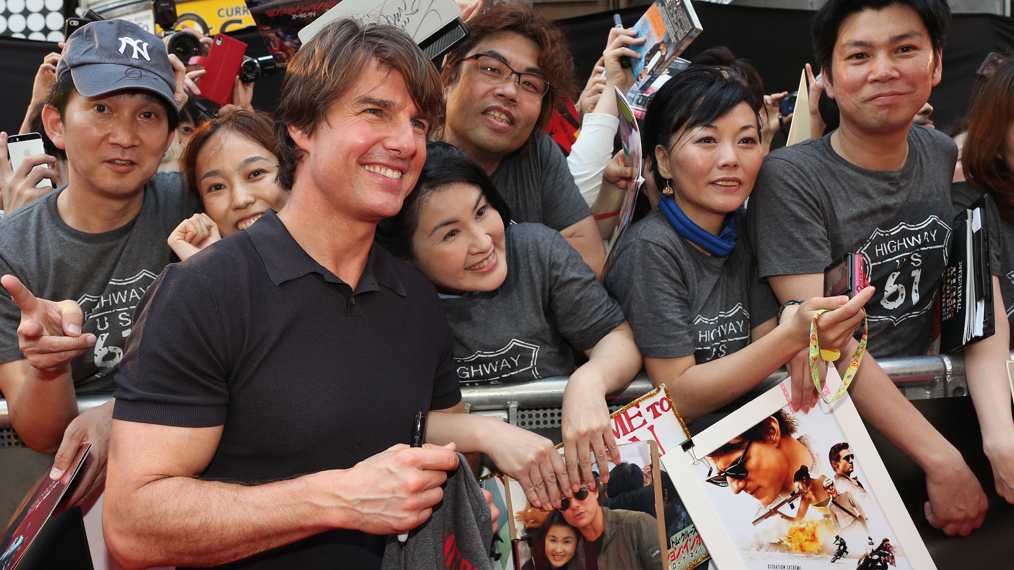 Tom Cruise con sus fans en Japón