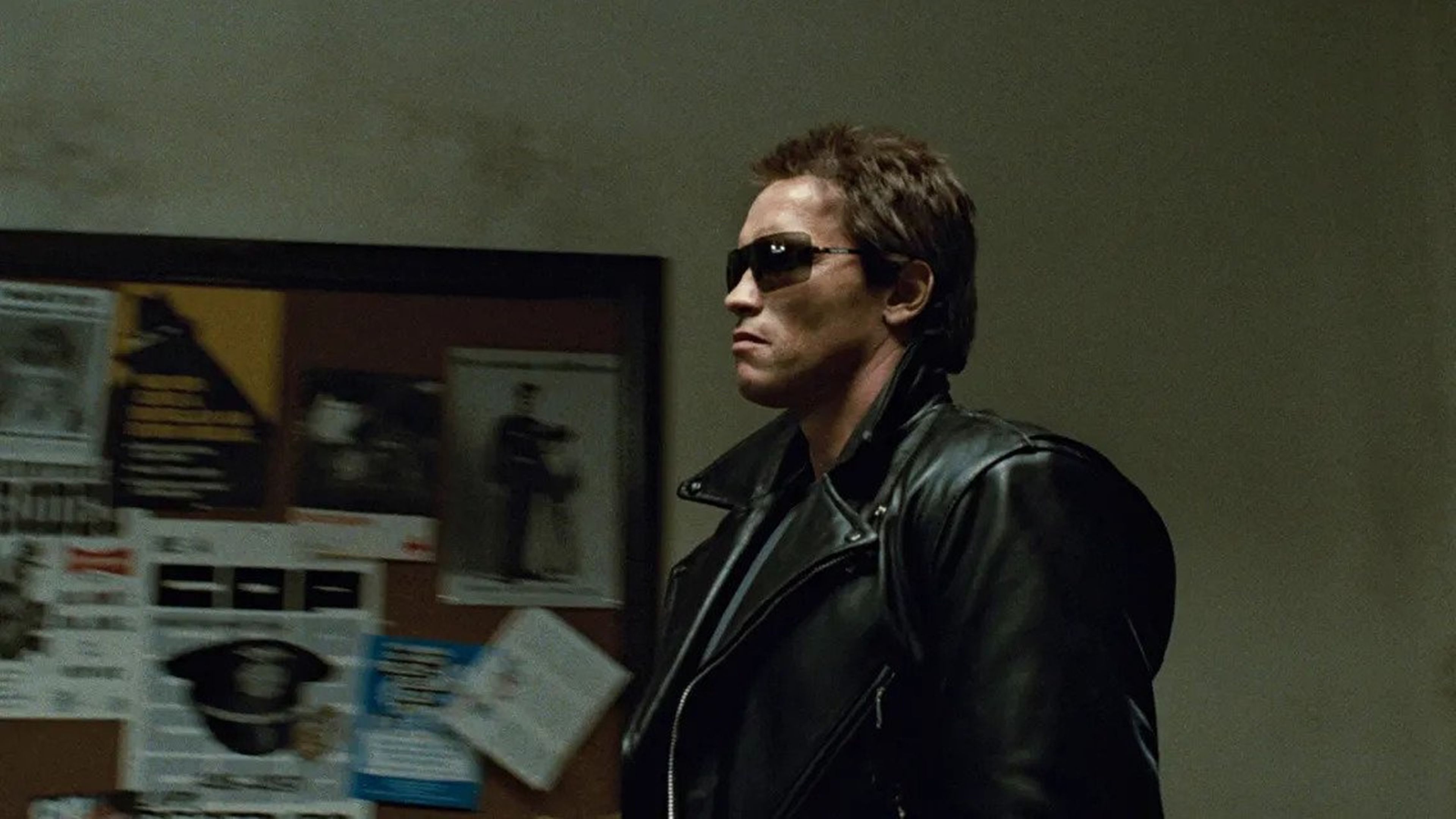 Arnold Schwarzenegger como el T-800 en Terminator (1984)