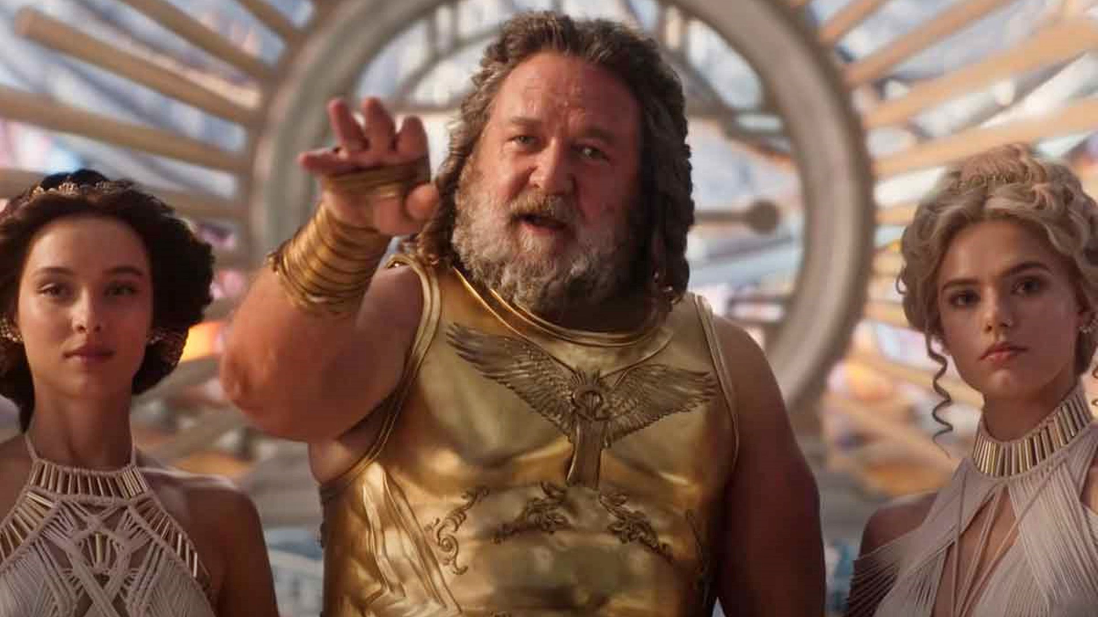 Russell Crowe como Zeus en Thor Love and Thunder
