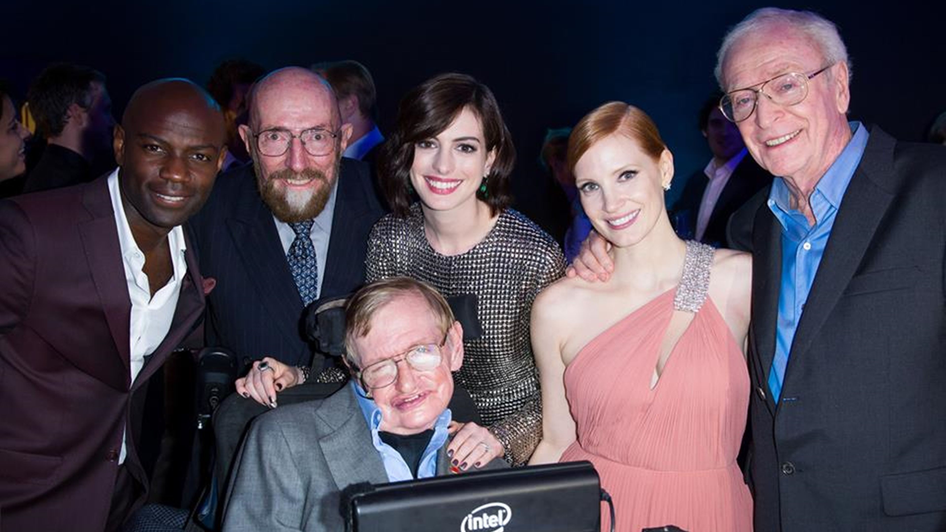 Stephen Hawking con el reparto de Interstellar