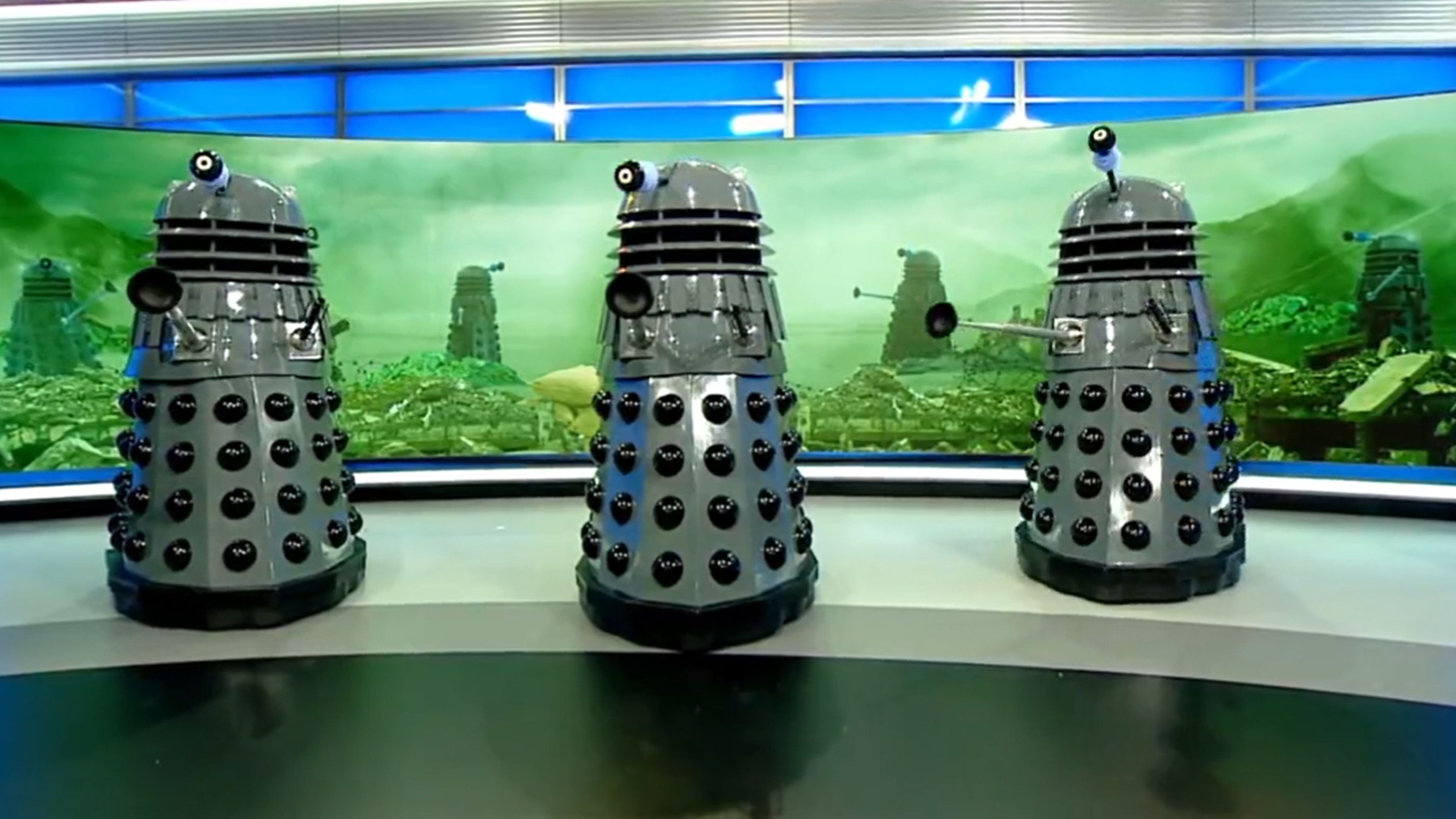 Doctor Who arranca la promo de su 60 aniversario con una invasión Dalek en directo