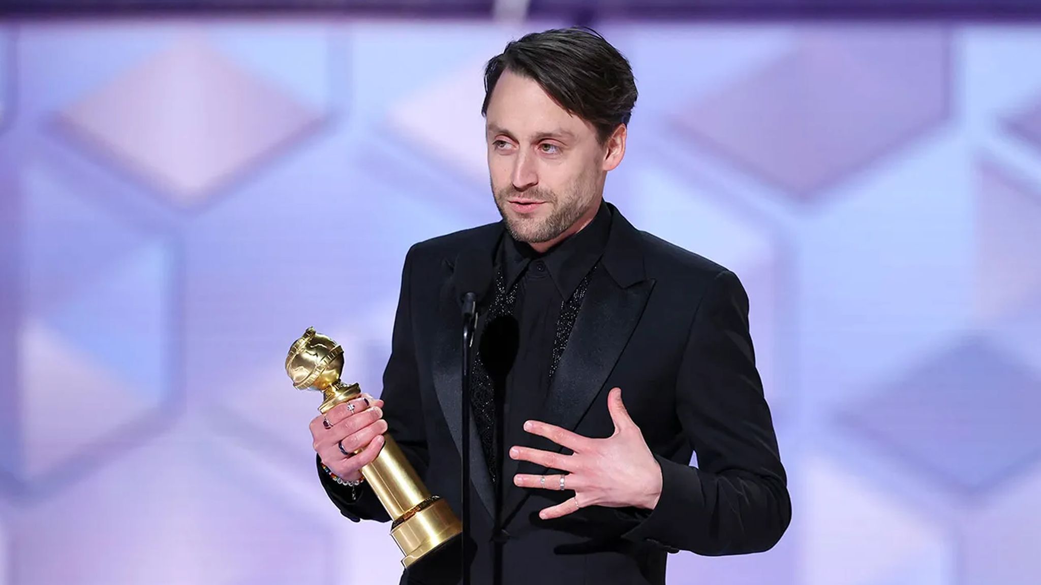 "Te jodes, Pedro" Kieran Culkin evoca a Roman Roy al recoger el Globo