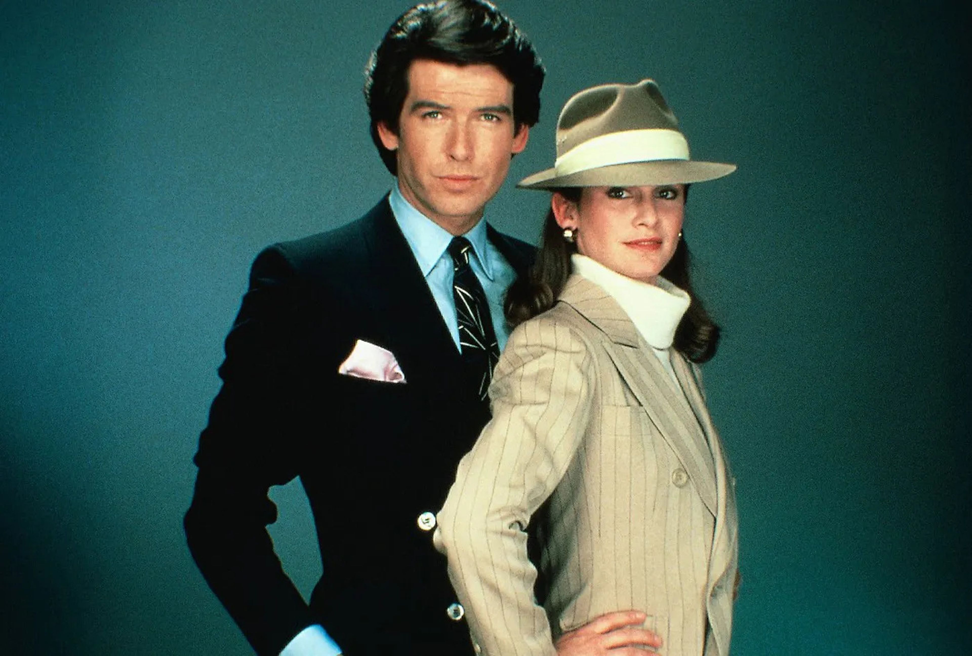 Pierce Brosnan y Laura Holt en Remington Steele (1982)