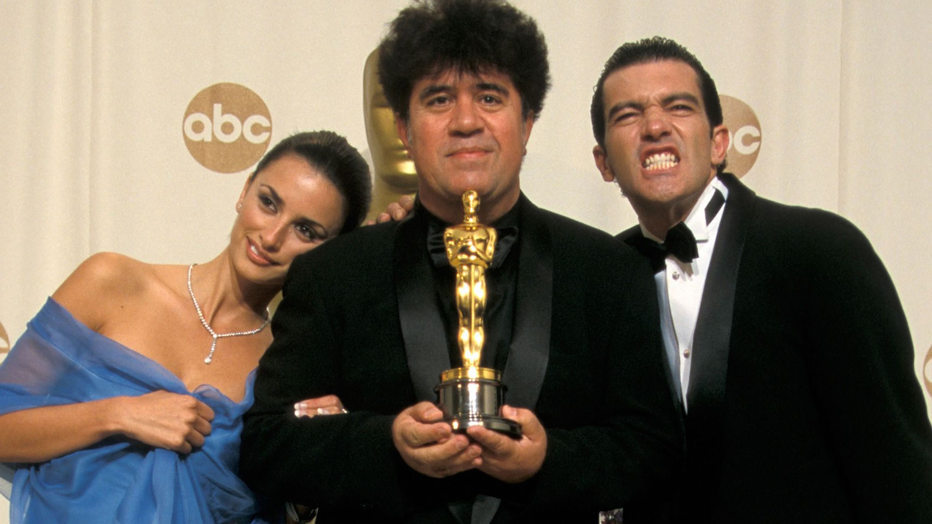 Penélope Cruz, Pedro Almodóvar y Antonio Banderas en Los Óscar
