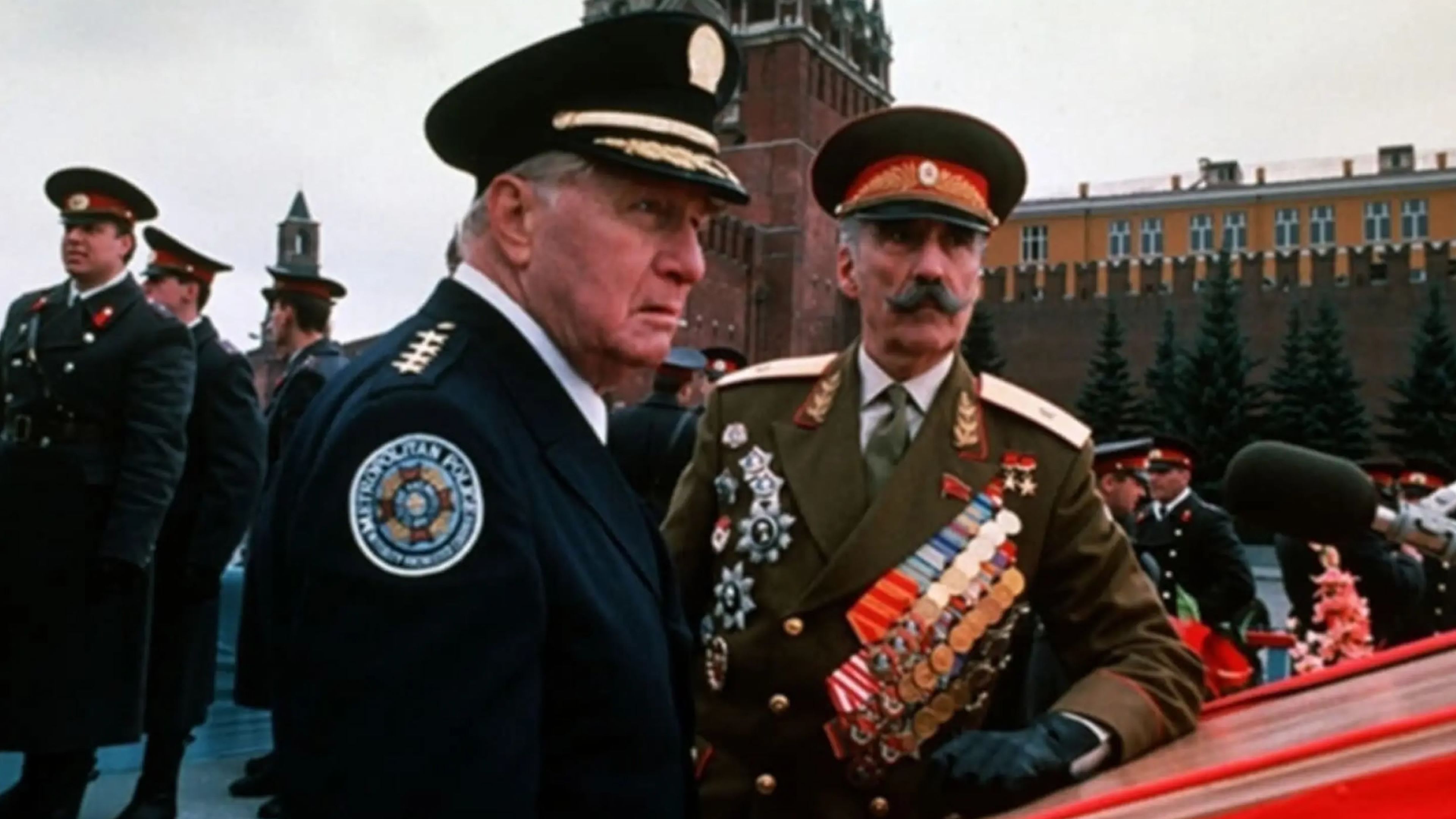 Loca academia de policía 7: Misión en Moscú (1994)