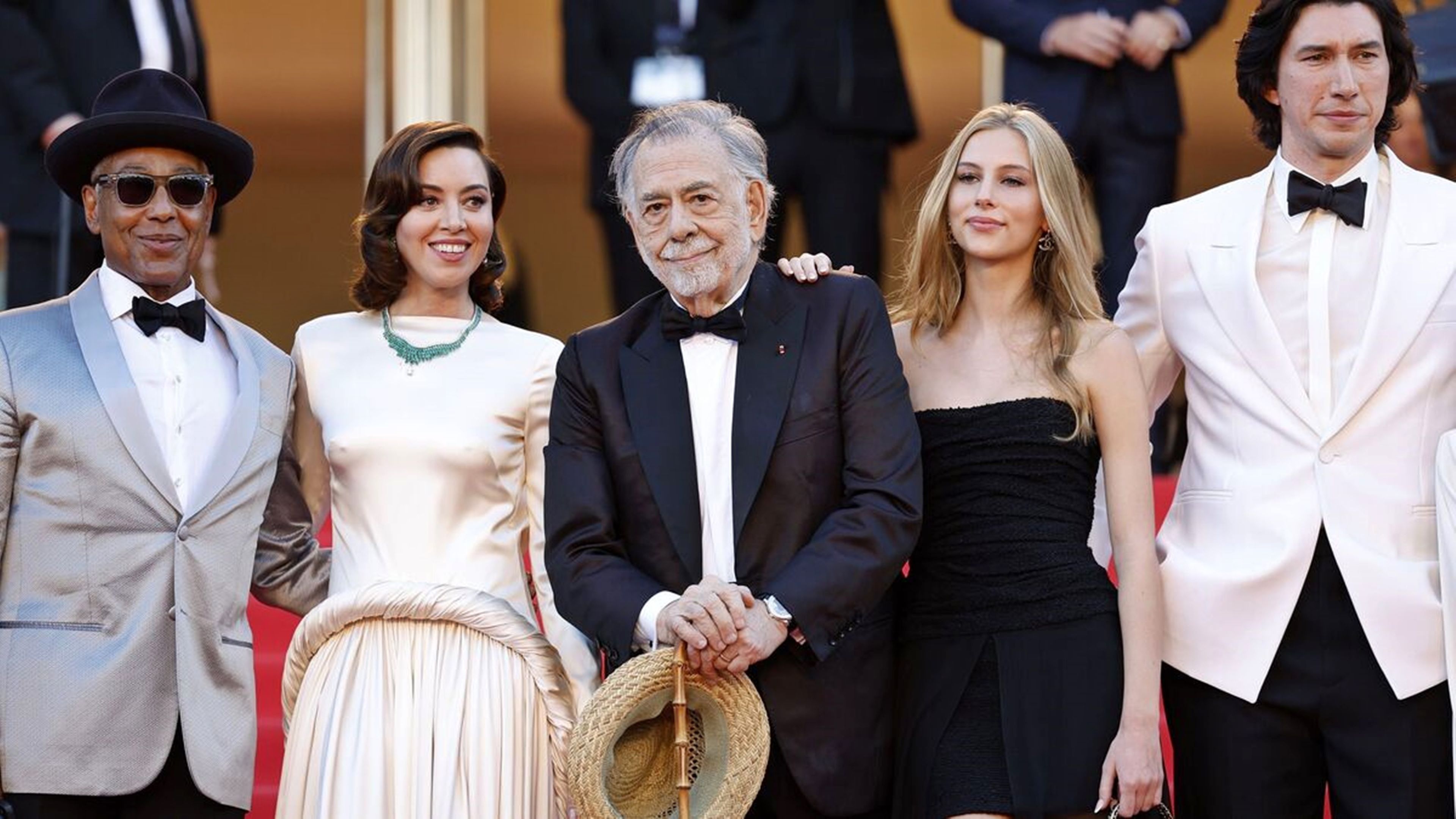 Francis Ford Coppola con el reparto de Megalópolis en Cannes