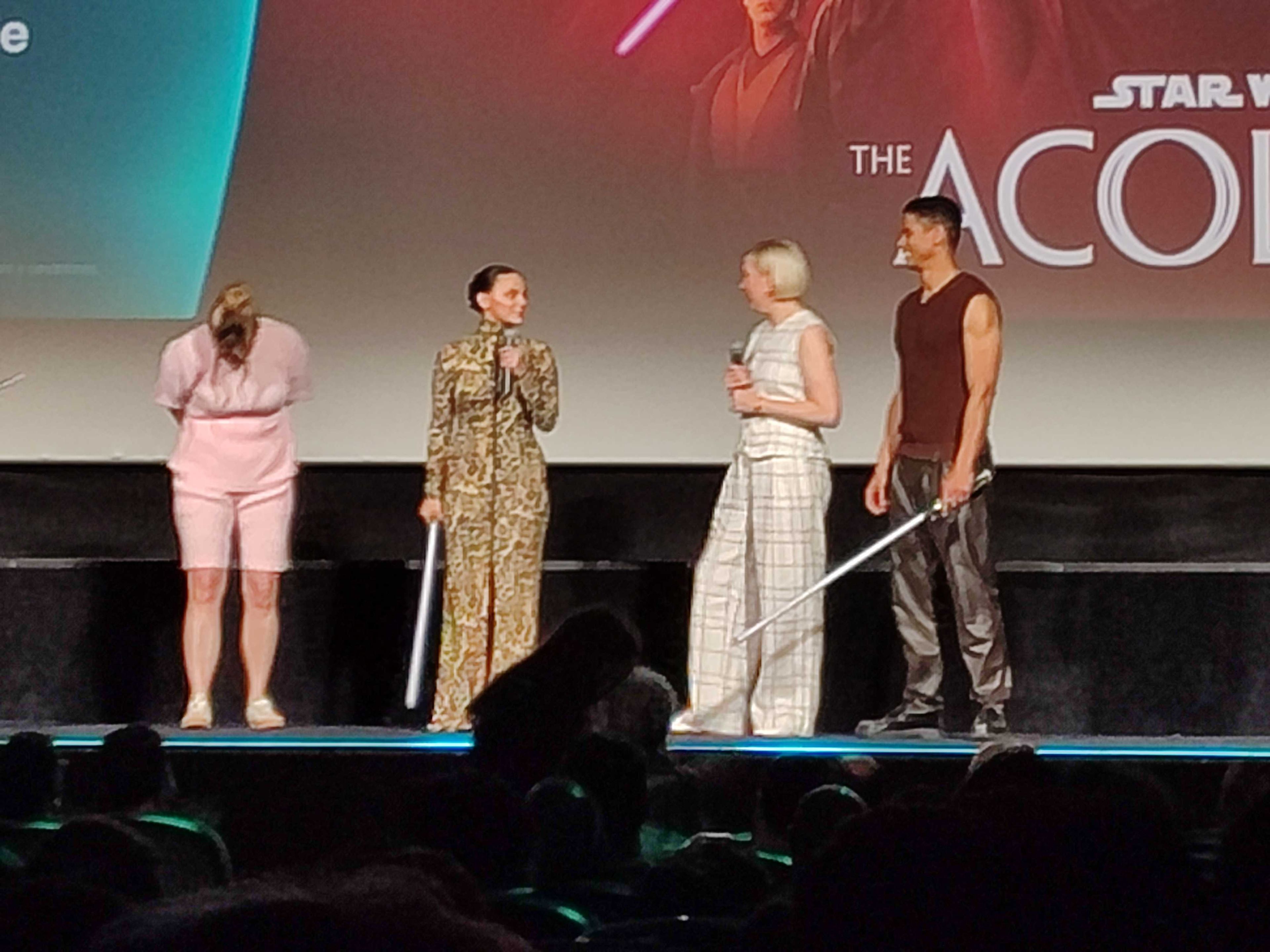 Leslye Headland, Dafne Keen, Rebecca Henderson y Charlie Barnett en la premiere de Star Wars: The Acolyte en Madrid