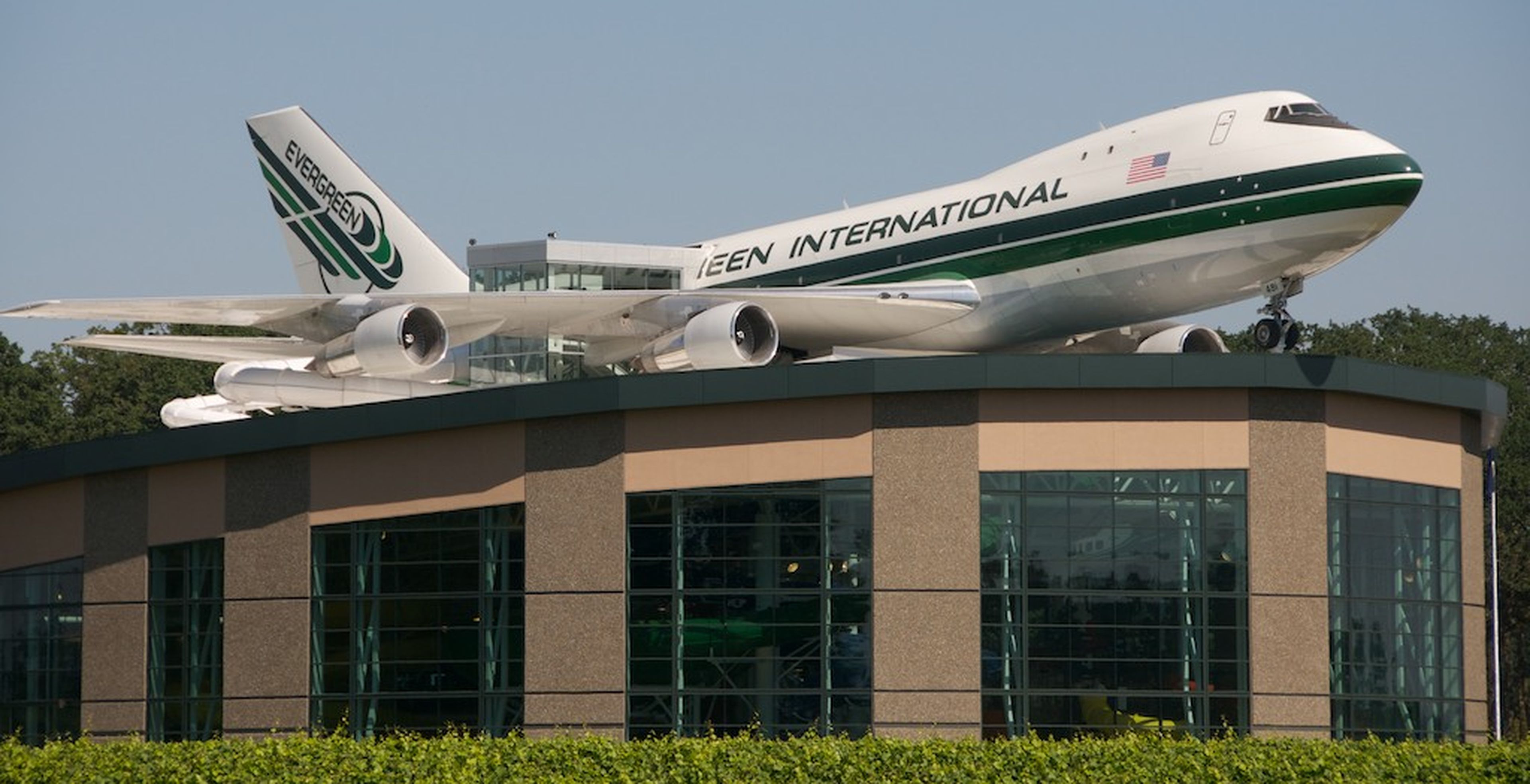 Boeing 747 Wings and Waves