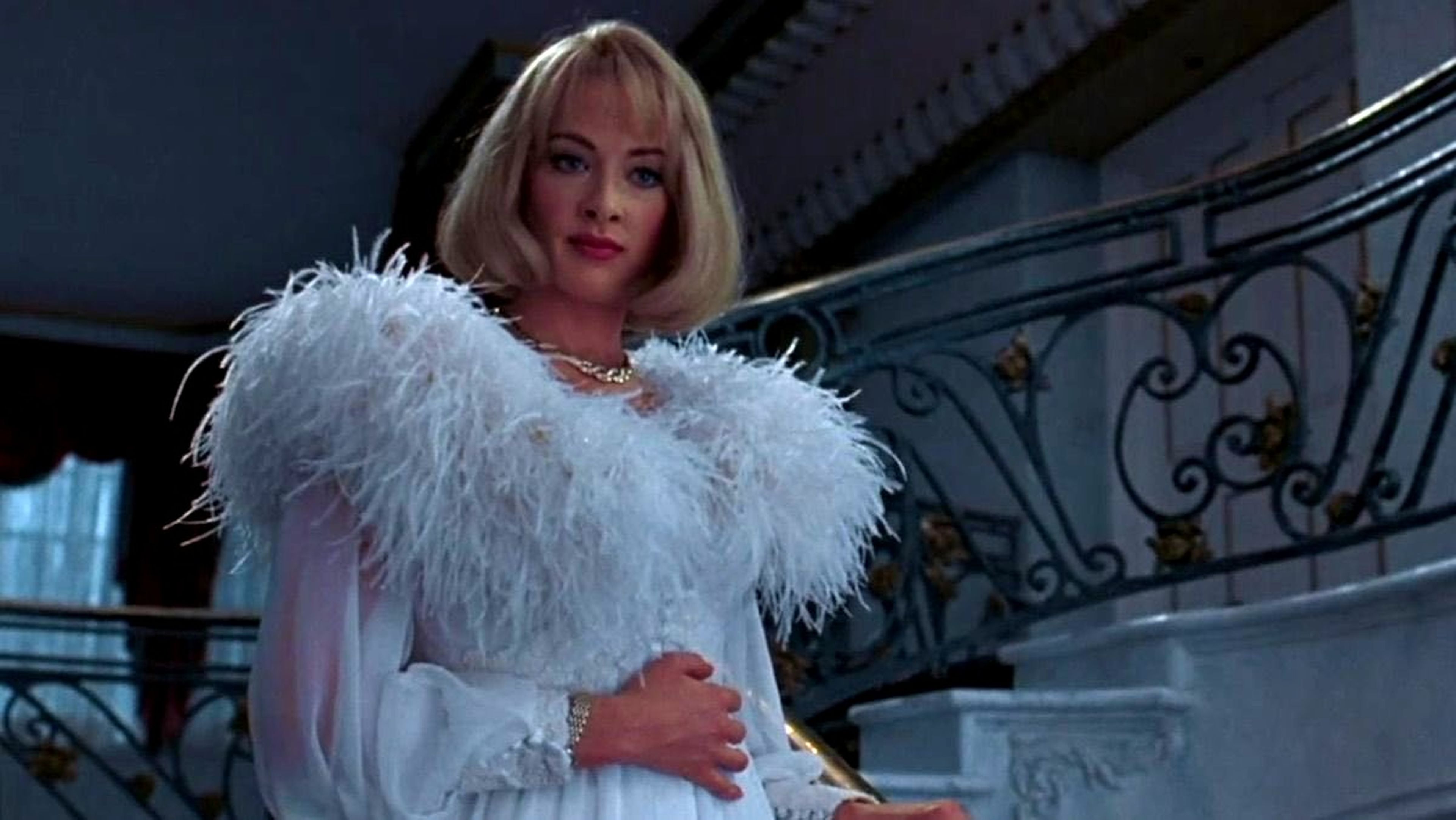 Joan Cusack como Debbie Jellinsky en La familia Addams. La tradición continúa (1993)