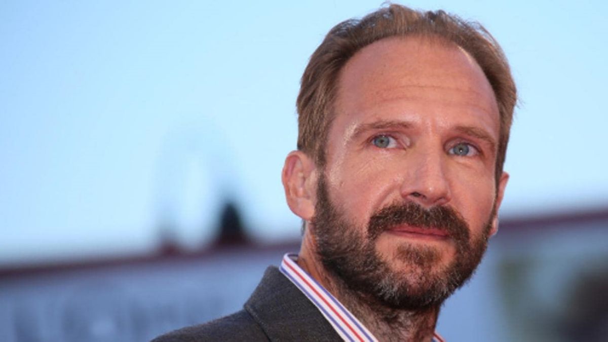 Ralph Fiennes aclara cómo se pronuncia su nombre, un problema con el que lleva lidiando toda su carrera