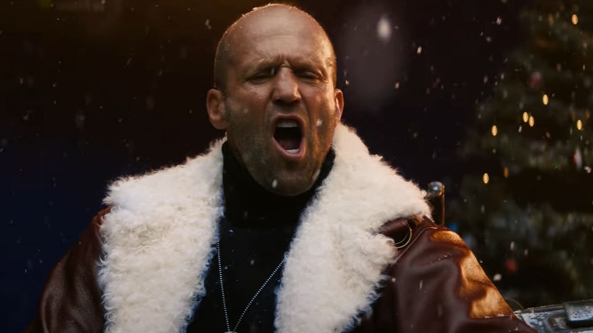 Jason Statham celebra la Navidad a cañonazos en un Panzer en la promo