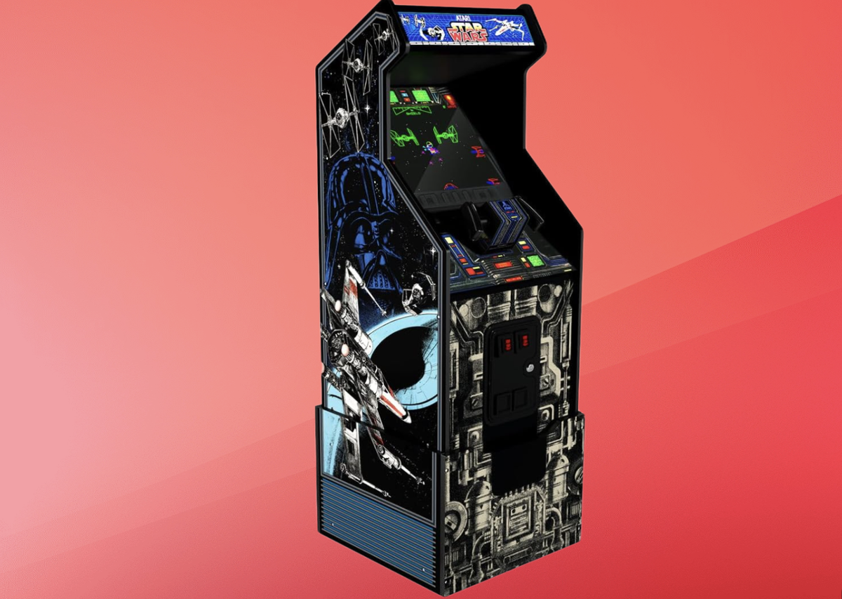 Es cara, pero la vas a querer: la máquina arcade de Star Wars está rebajada de precio en Amazon