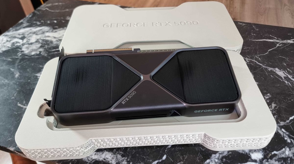 Unboxing de Nvidia RTX 5090 Founders Edition, la tecnología Blackwell y DLSS 4 ya están aquí