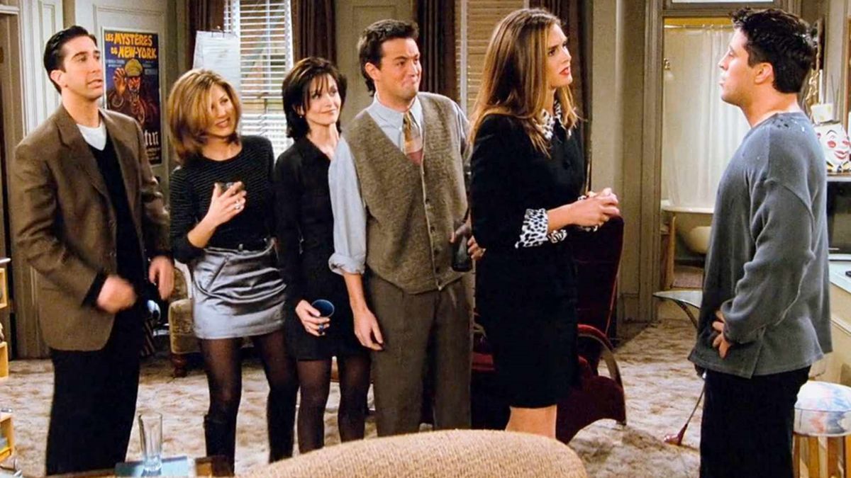 Una estrella invitada de Friends trató de gastar una broma a Matthew Perry, pero terminó lesionada en el intento