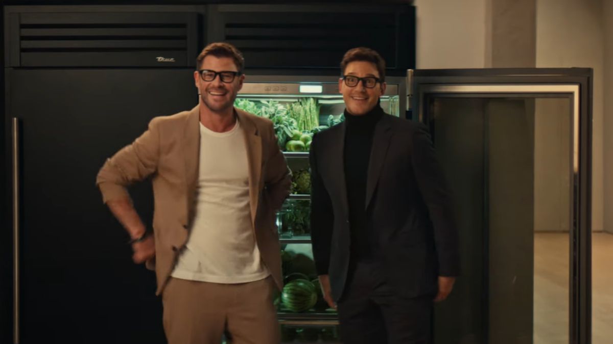 Ray-Ban Meta lanza para la Super Bowl un anuncio de lo más tronchante con Chris Hemsworth y Chris Pratt