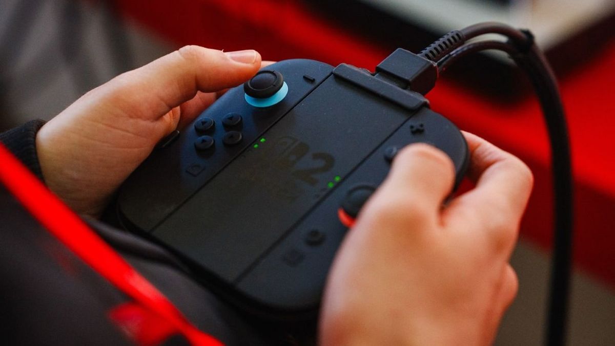 Los jugadores de Nintendo Switch 2 encuentran nuevos usos para el puerto USB-C superior, y aunque uno de ellos es útil en verano, no lo recomiendan